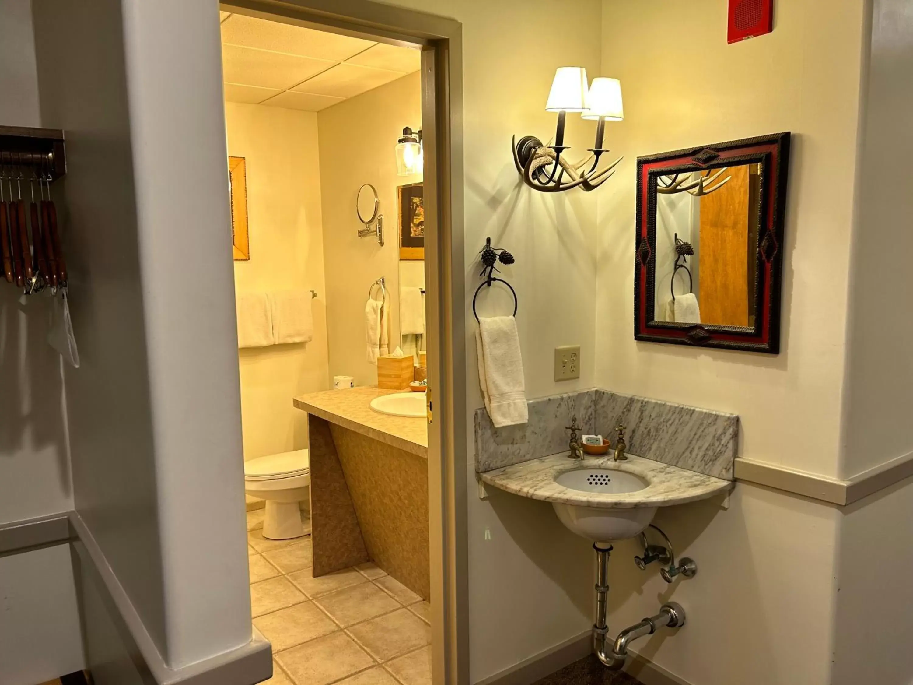 Bathroom in The Common Man Inn, Spa & Lodge