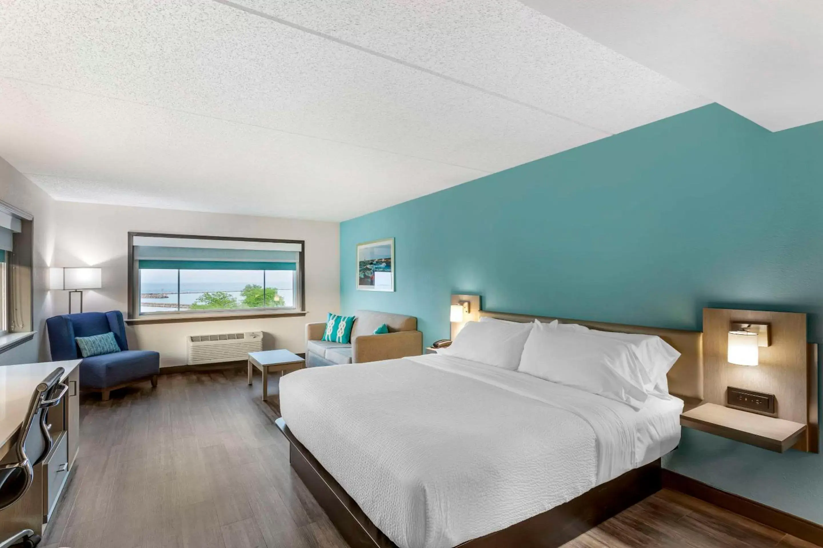 Bedroom in The Harborview, Ascend Hotel Collection