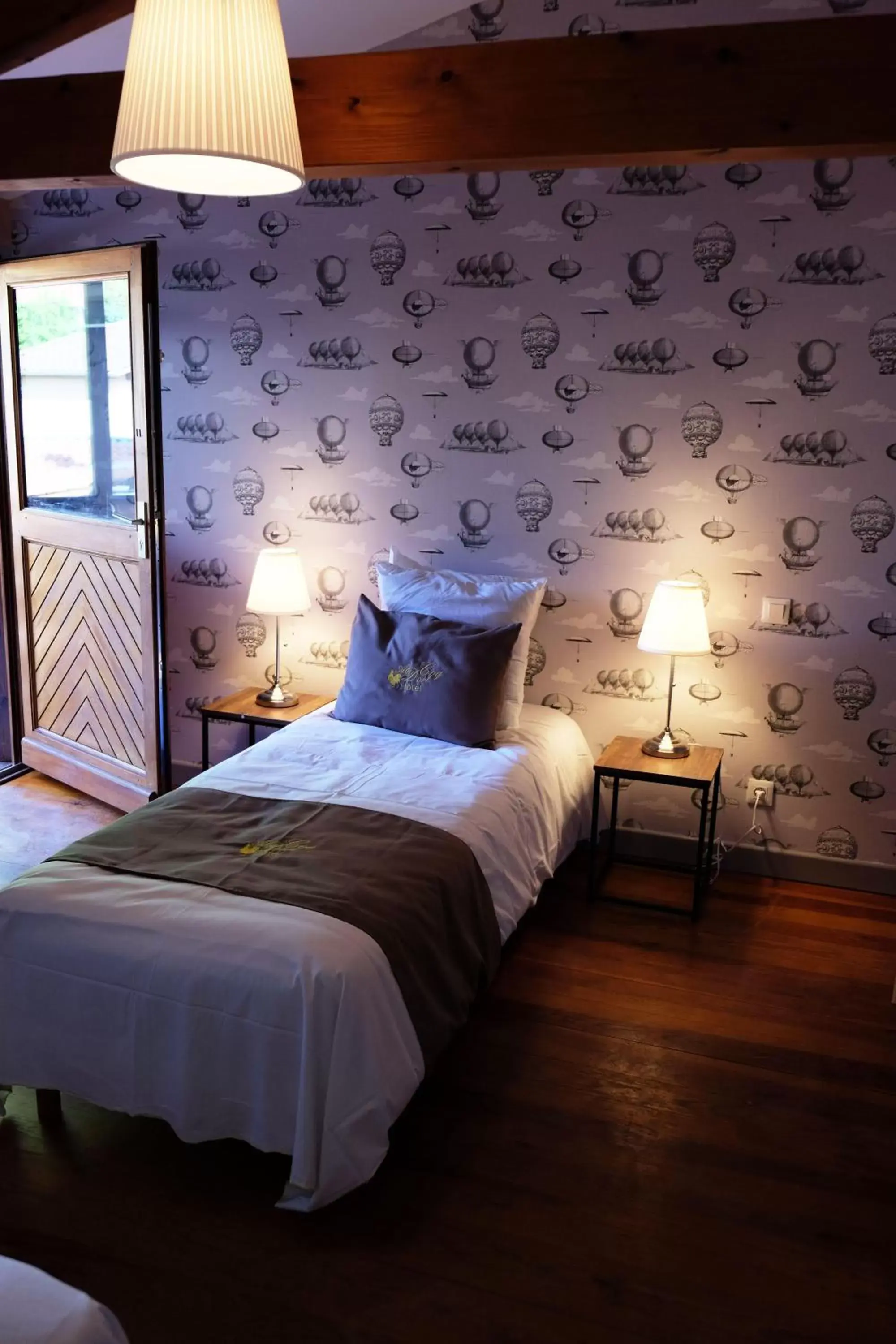 Photo of the whole room, Bed in Hôtel Au Coq Dort Spa