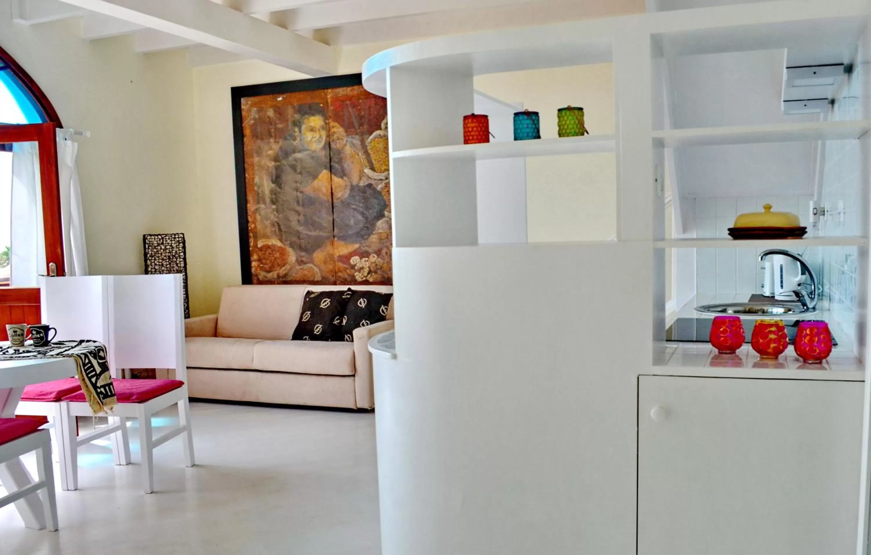 Coffee/tea facilities, Kitchen/Kitchenette in Porto Antigo Hotel BB