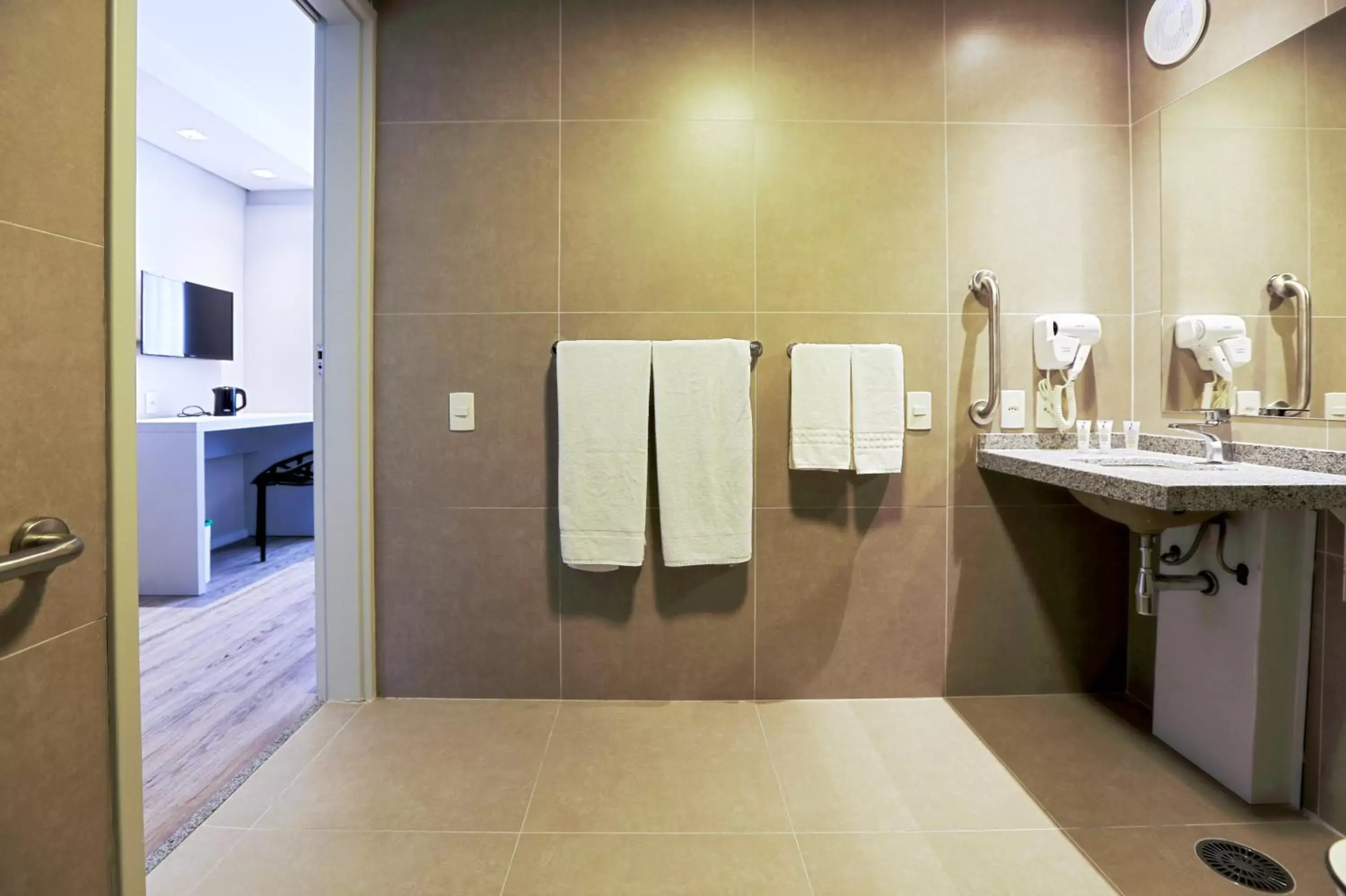 Bathroom in Comfort Hotel Guarulhos Aeroporto