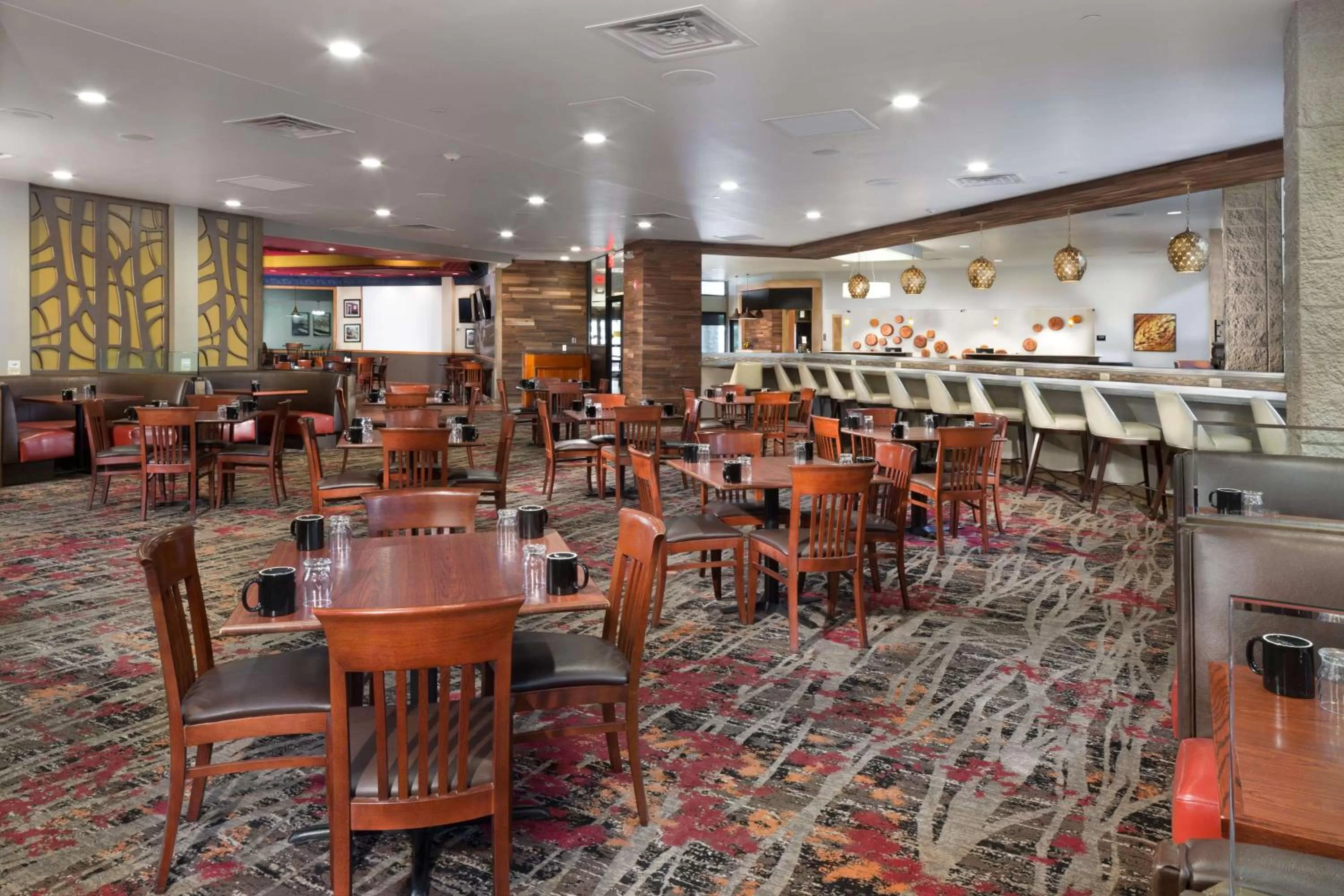 Restaurant/places to eat in DoubleTree by Hilton Lawrence