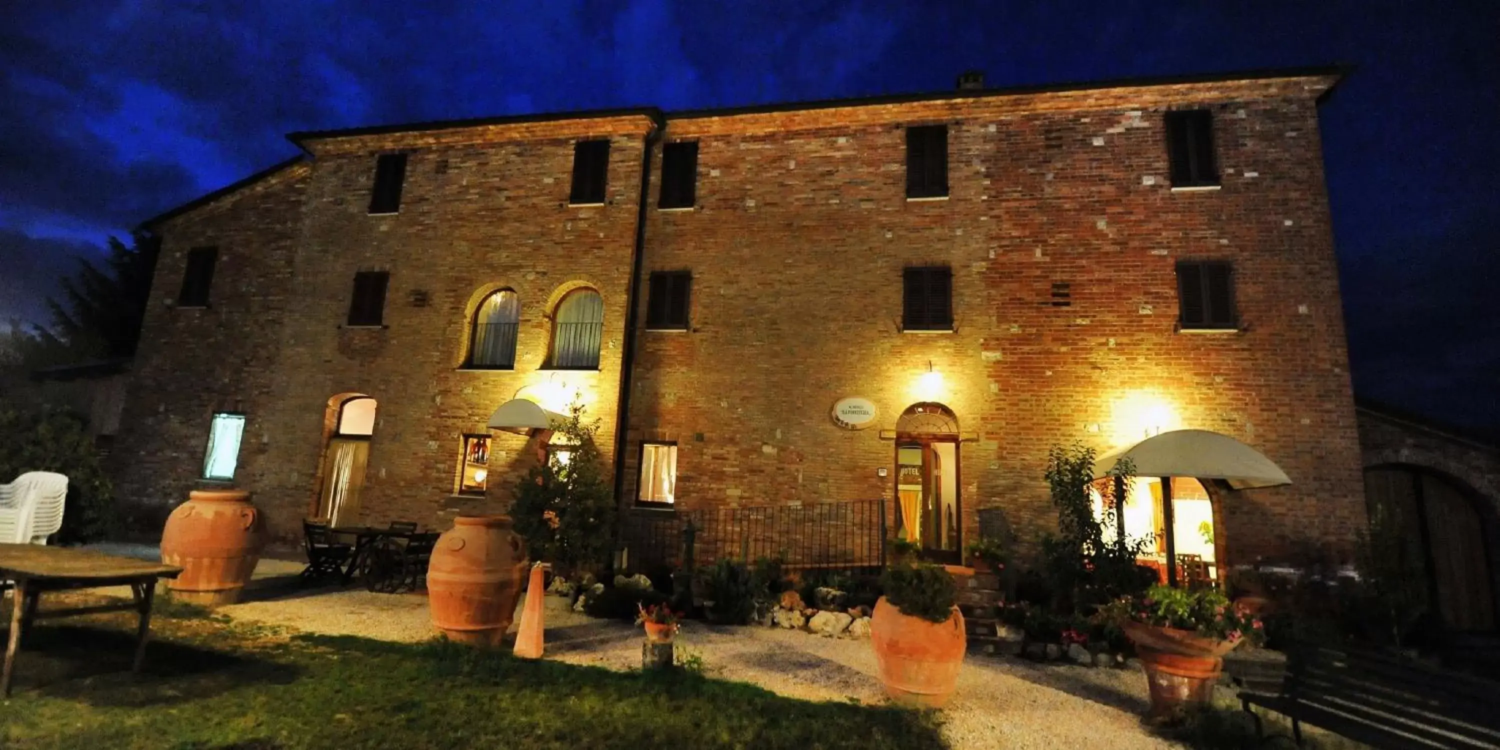 Facade/entrance, Property Building in Albergo La Foresteria