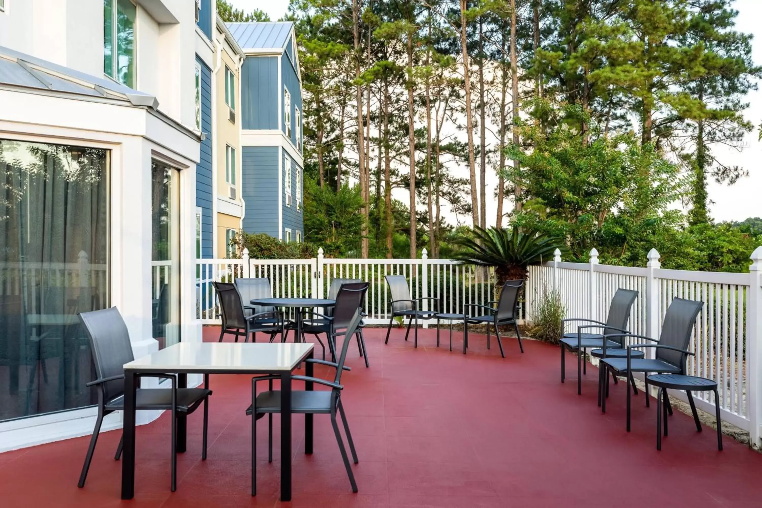 Property building, Restaurant/Places to Eat in Fairfield Inn & Suites Savannah Airport