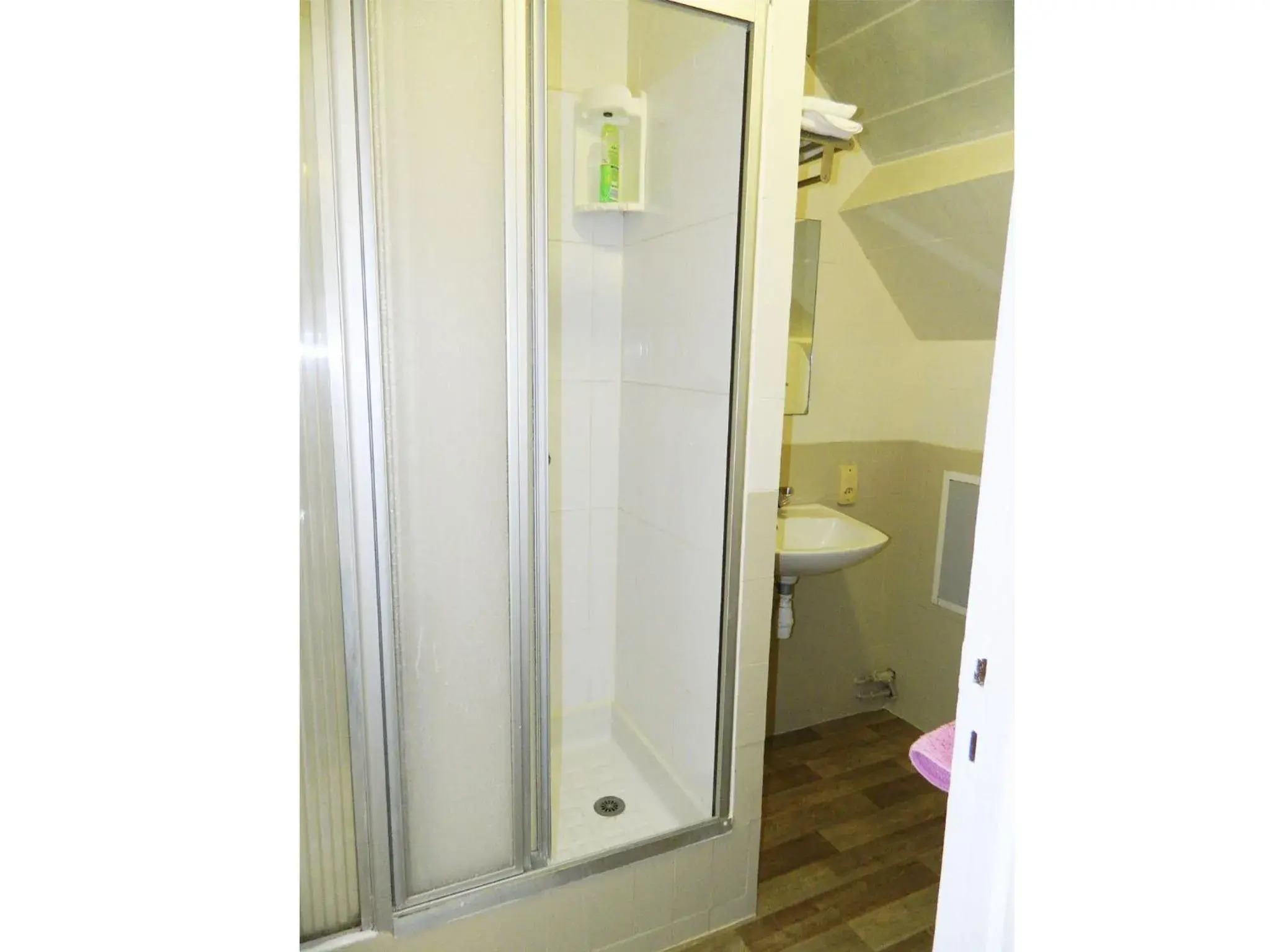 Shower, Bathroom in Hotel Paris Star