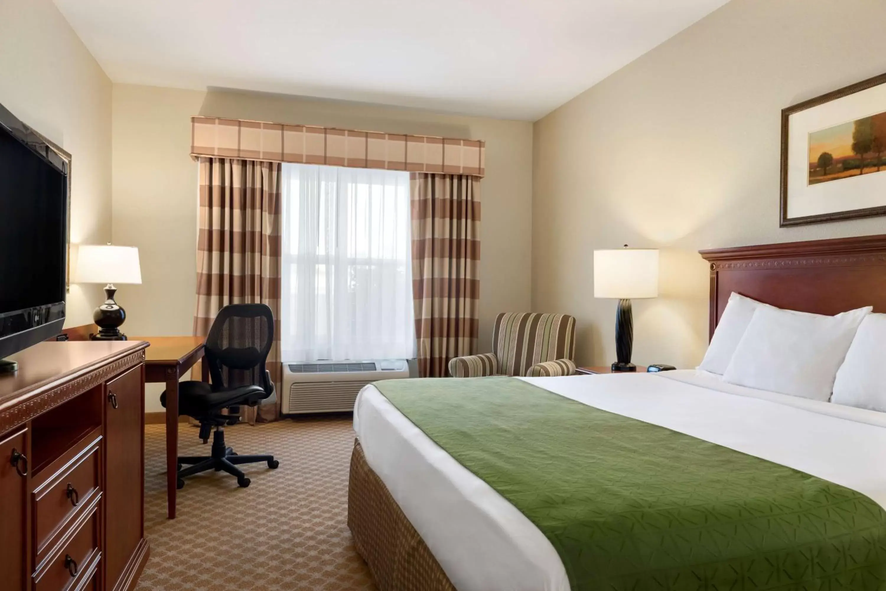 Photo of the whole room, Bed in Country Inn & Suites by Radisson, Peoria North, IL