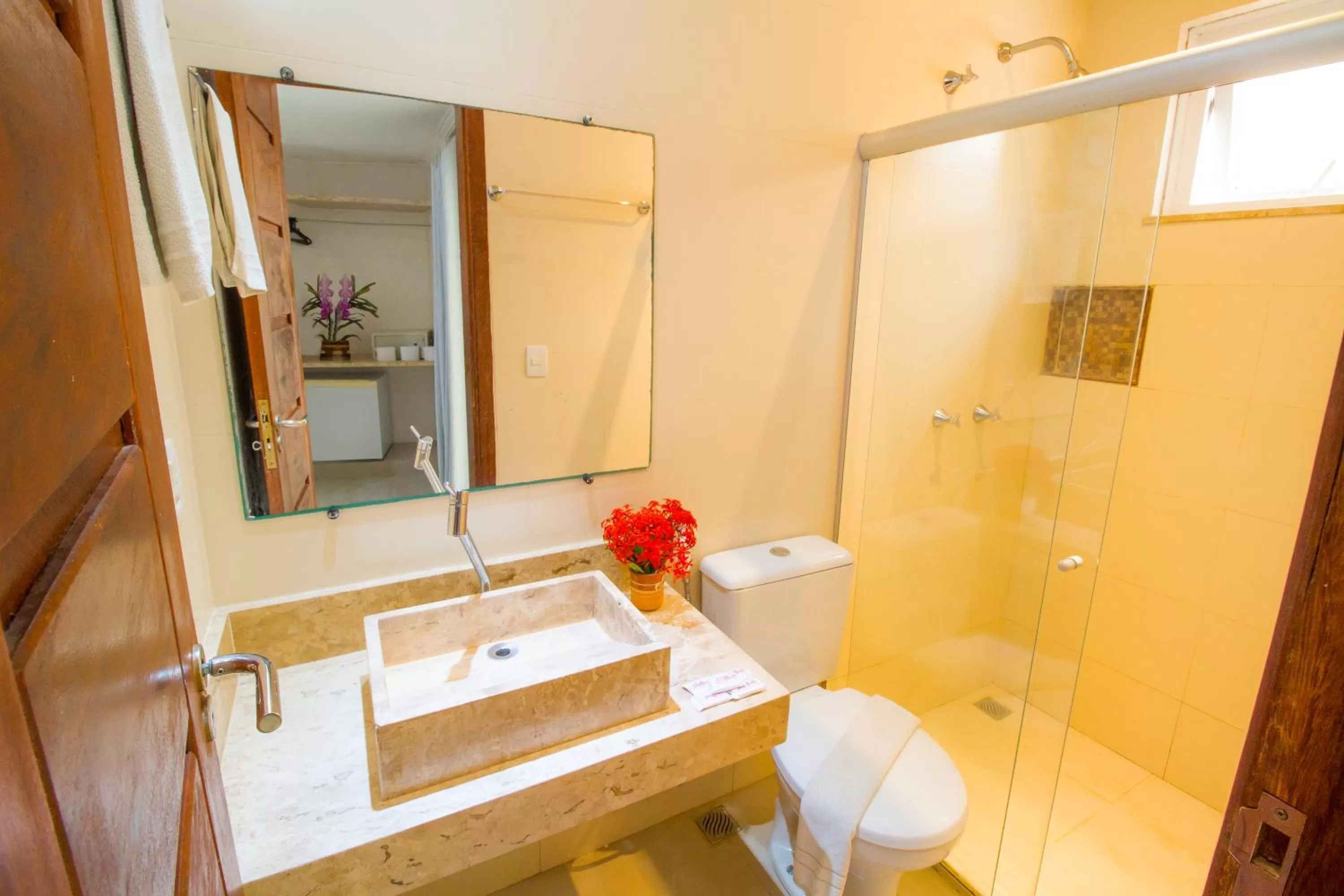 Bathroom in Shangrilá - Rede Soberano