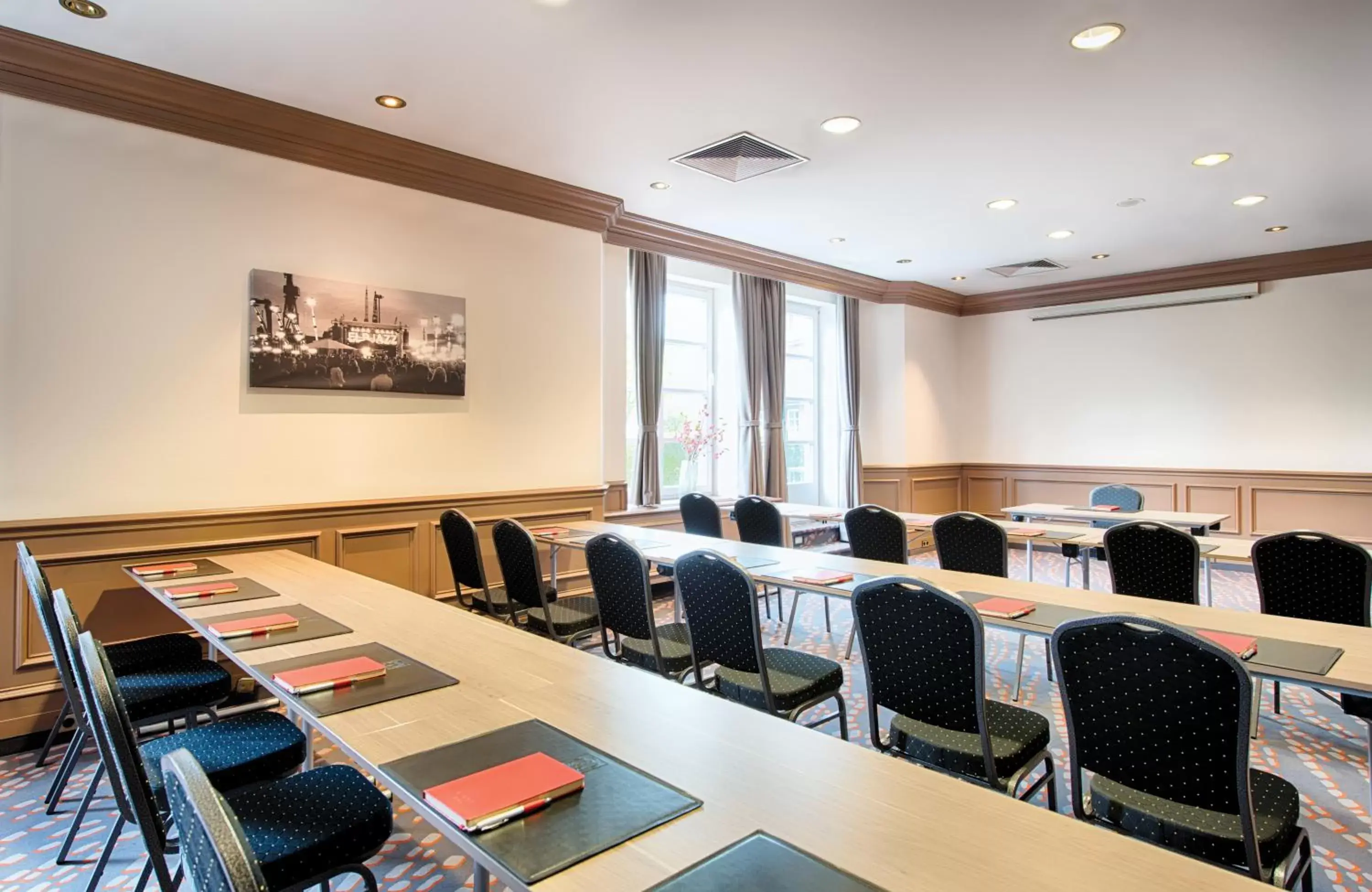 Meeting/conference room in Leonardo Hotel Hamburg Stillhorn