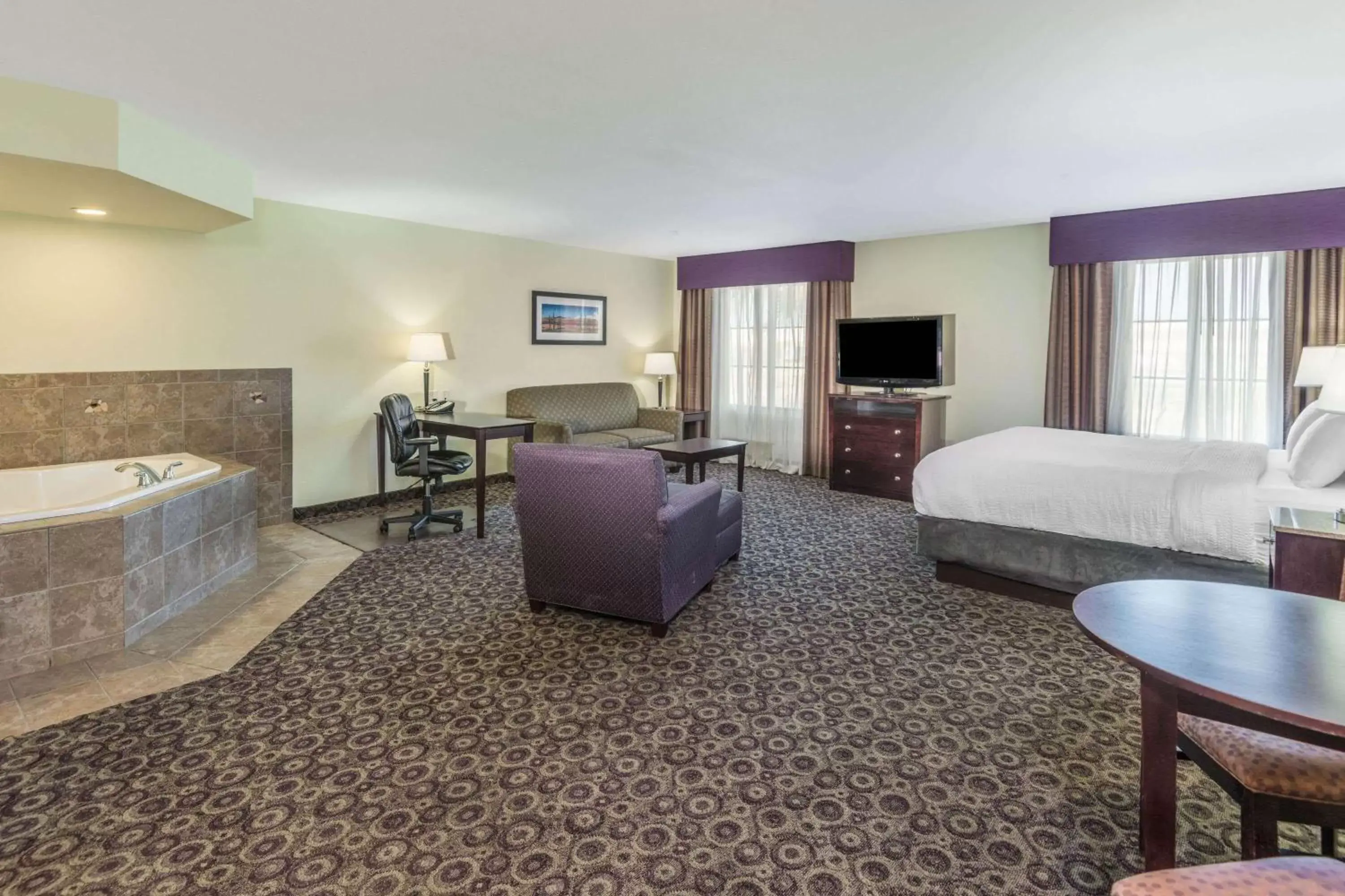 Bed, Seating Area in La Quinta by Wyndham Las Vegas Airport South