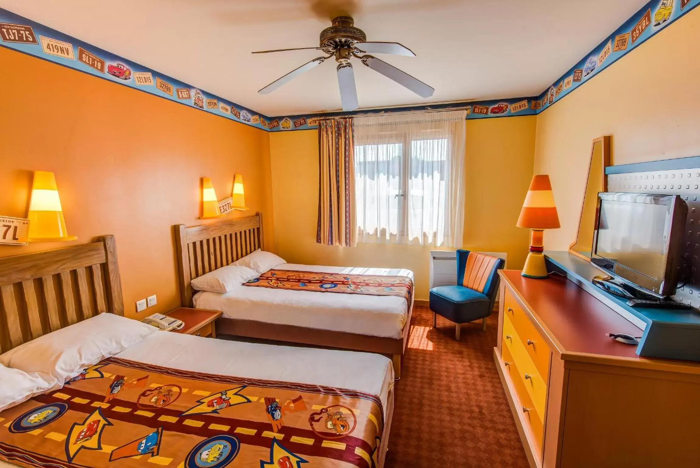 Bedroom, Bed in Disney Hotel Santa Fe