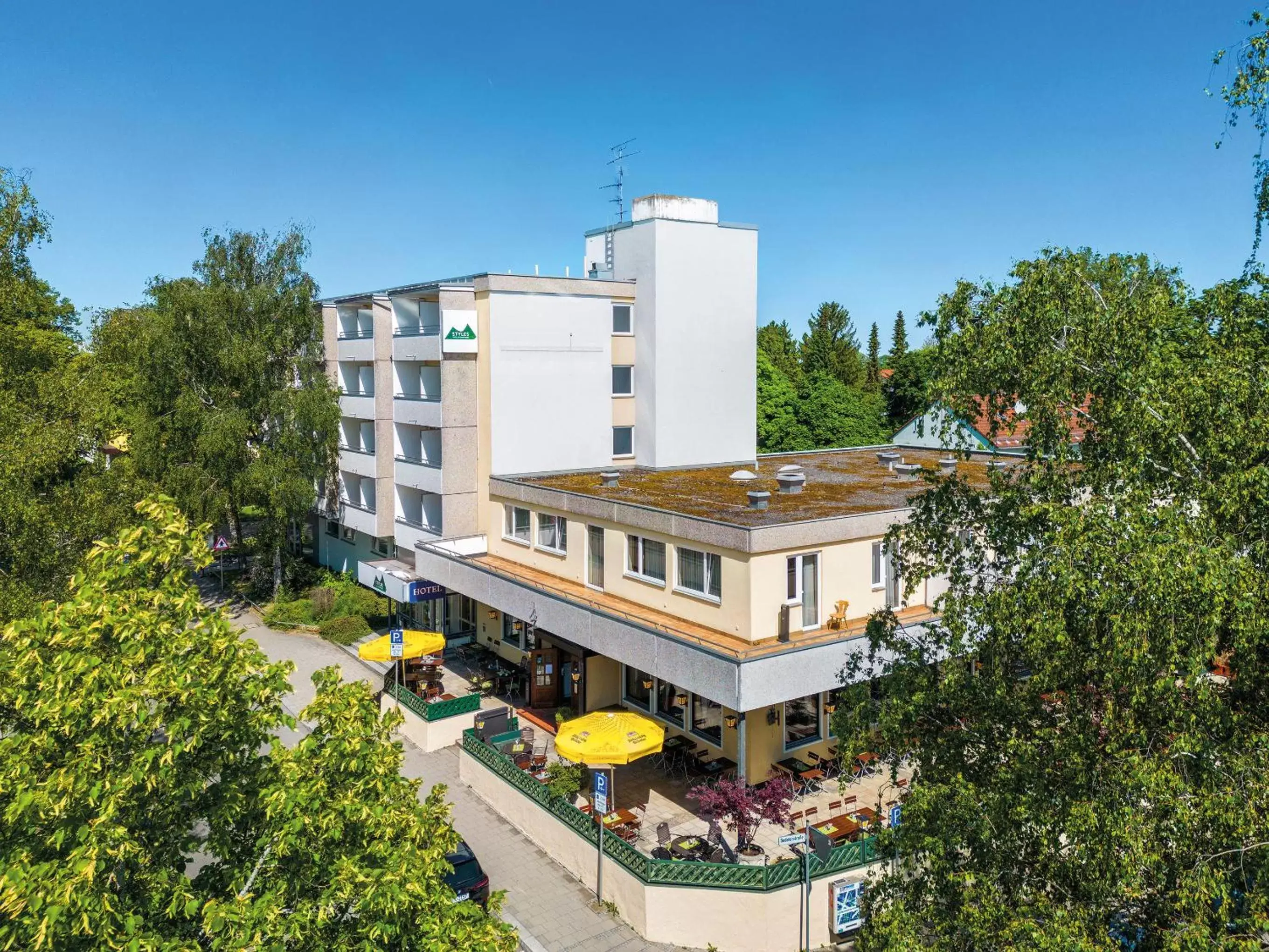 Property Building in Styles Hotel Unterföhring