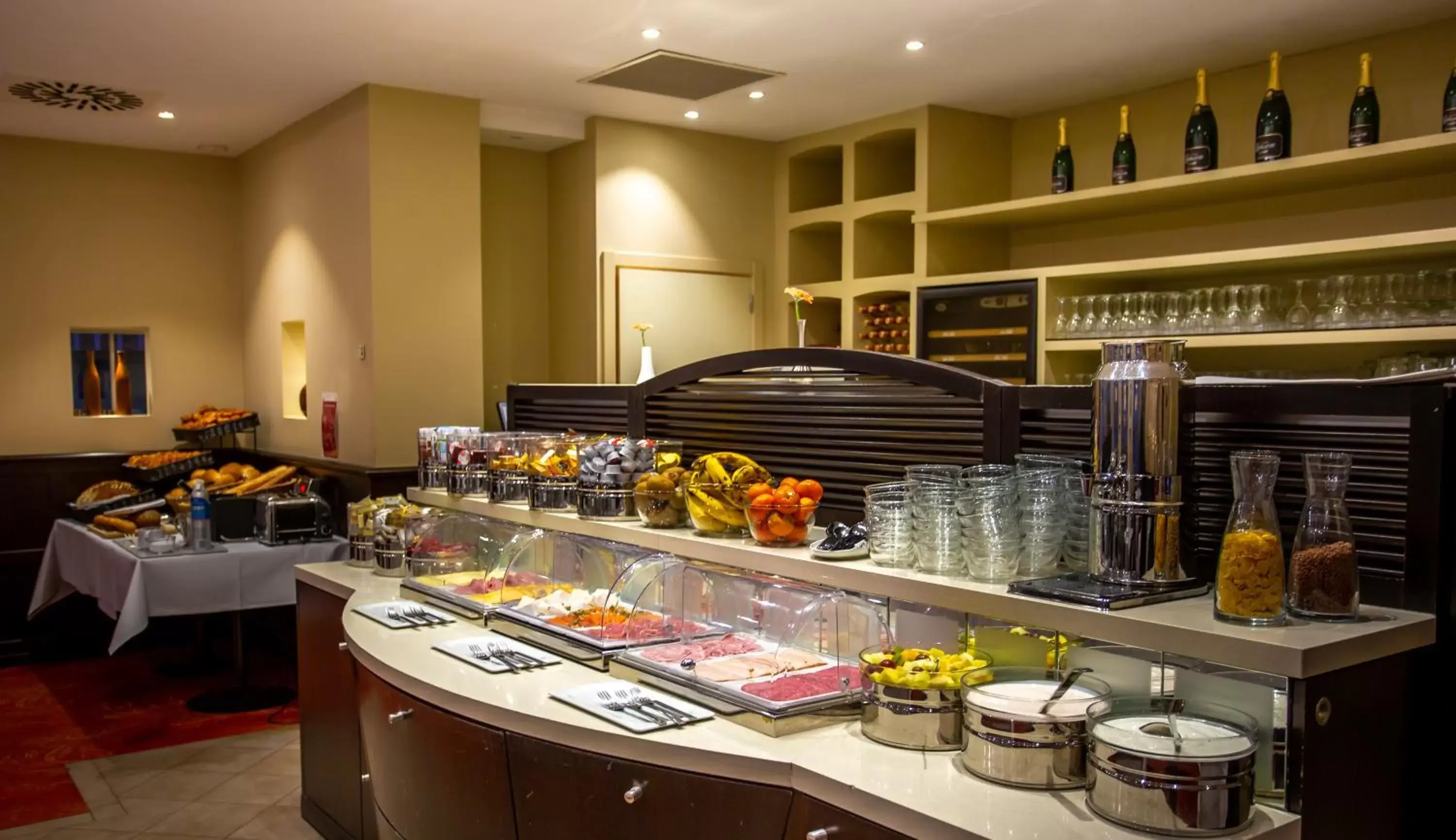 Breakfast, Restaurant/Places to Eat in Hotel Aazaert by WP Hotels