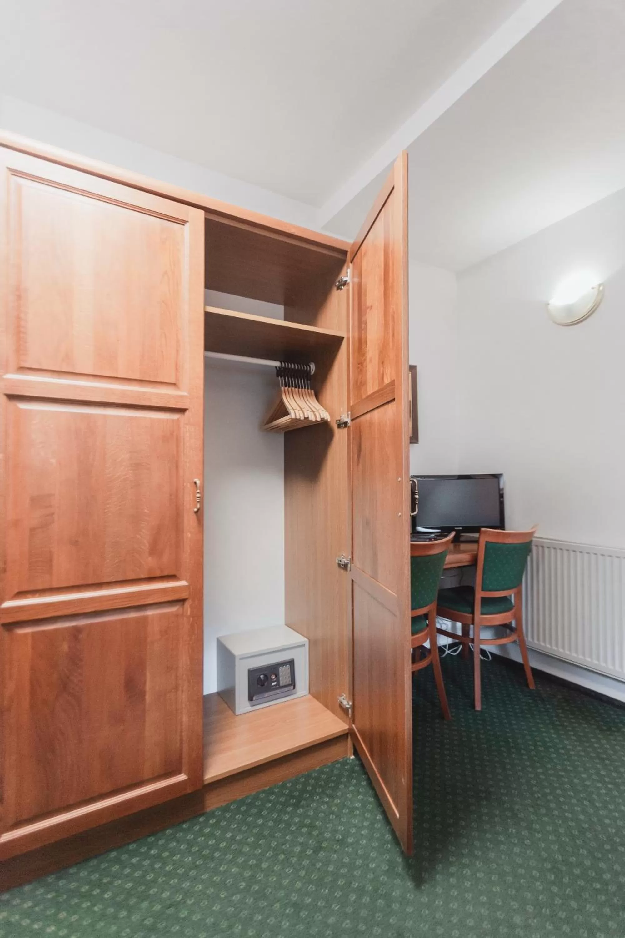 TV and multimedia in Hotel Peko