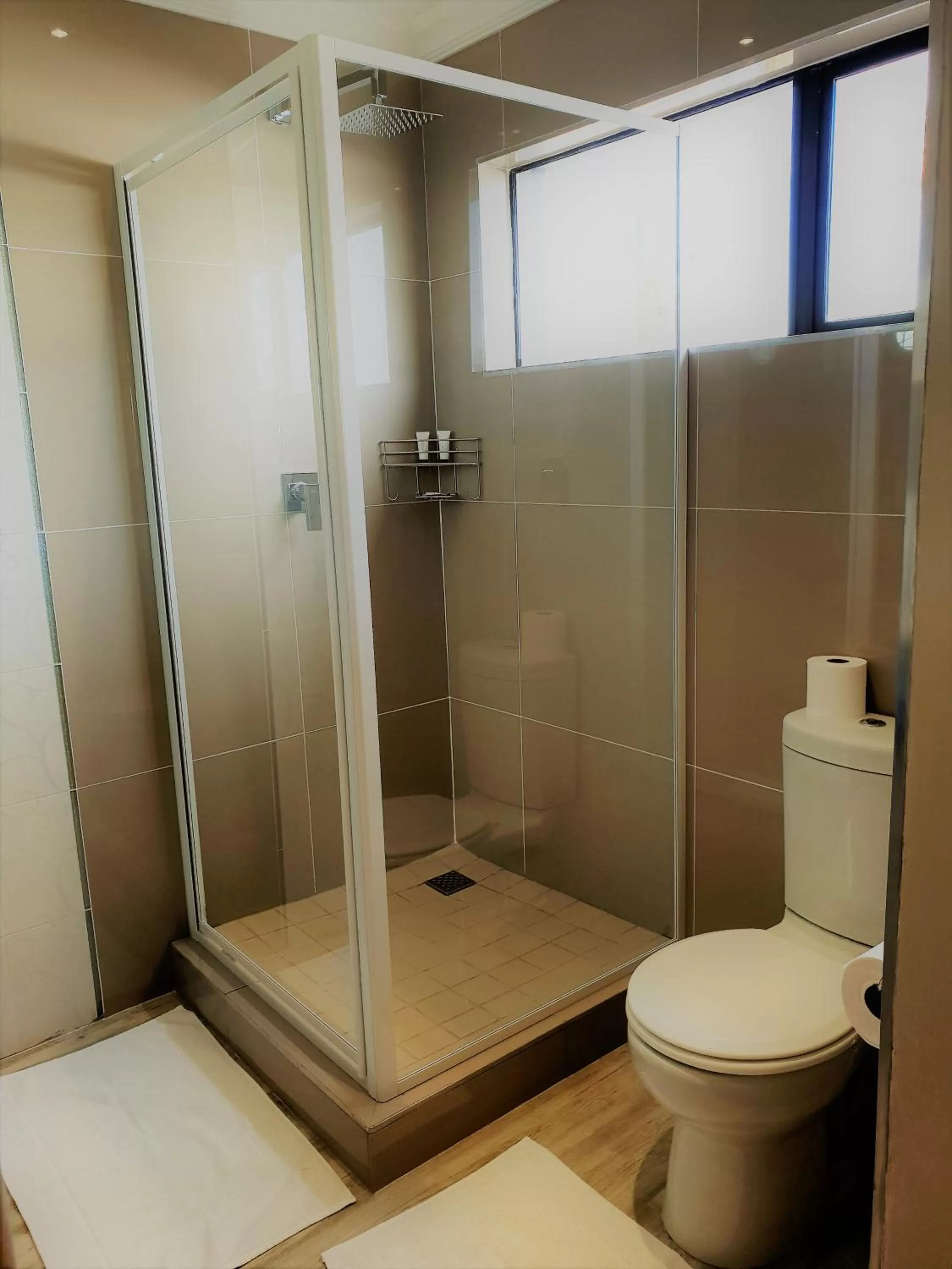 Shower in Riverview Guesthouse East London