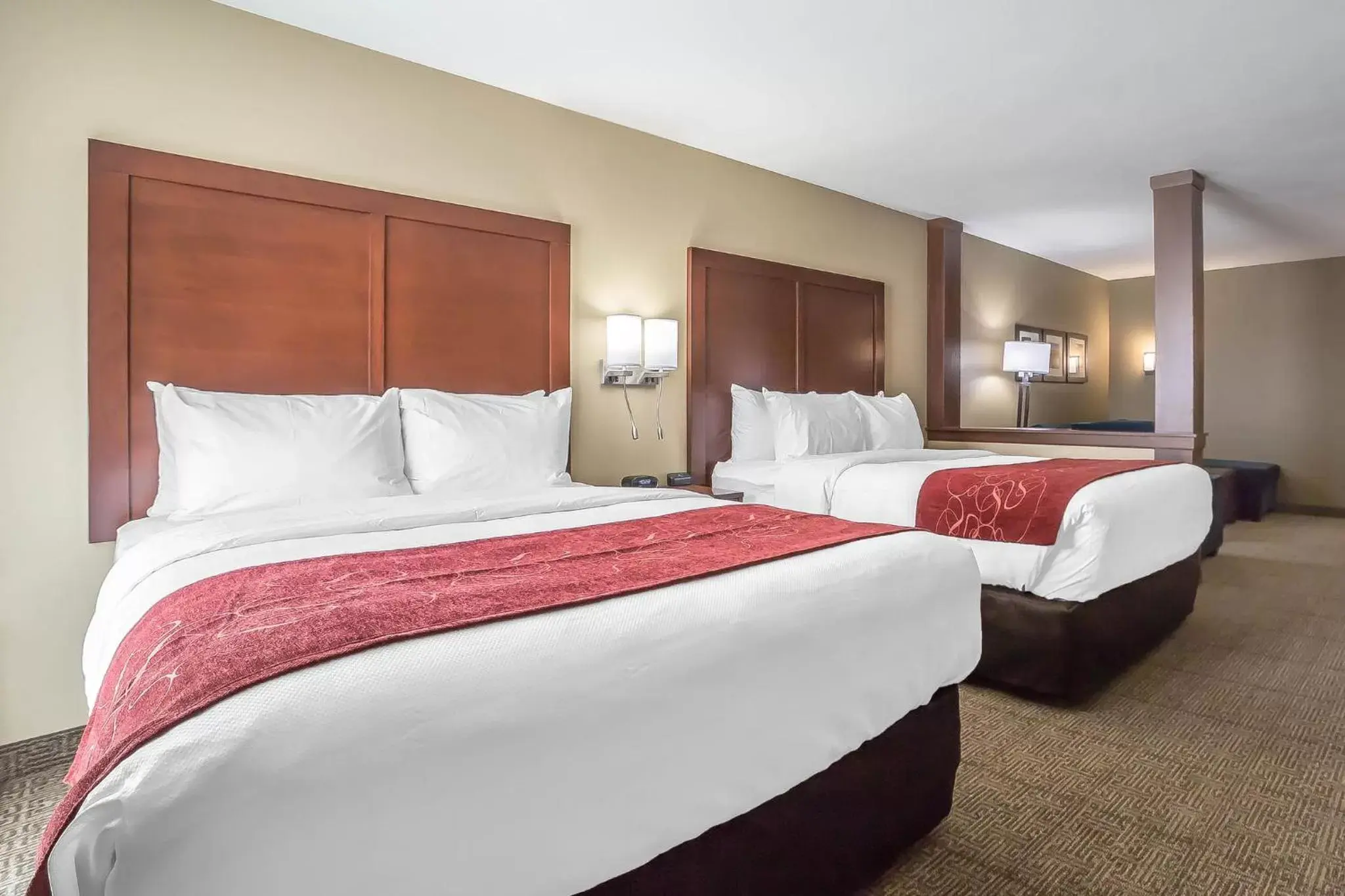 Property building, Bed in Comfort Suites Billings