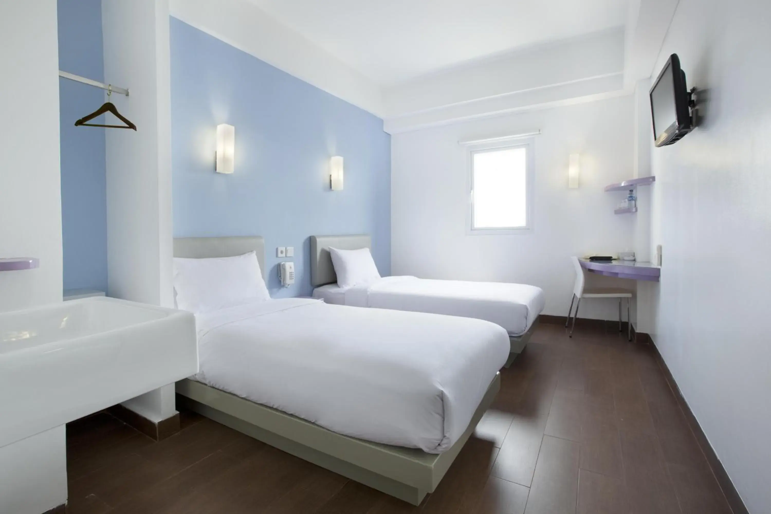 Bed in Amaris Hotel Bandara Soekarno Hatta