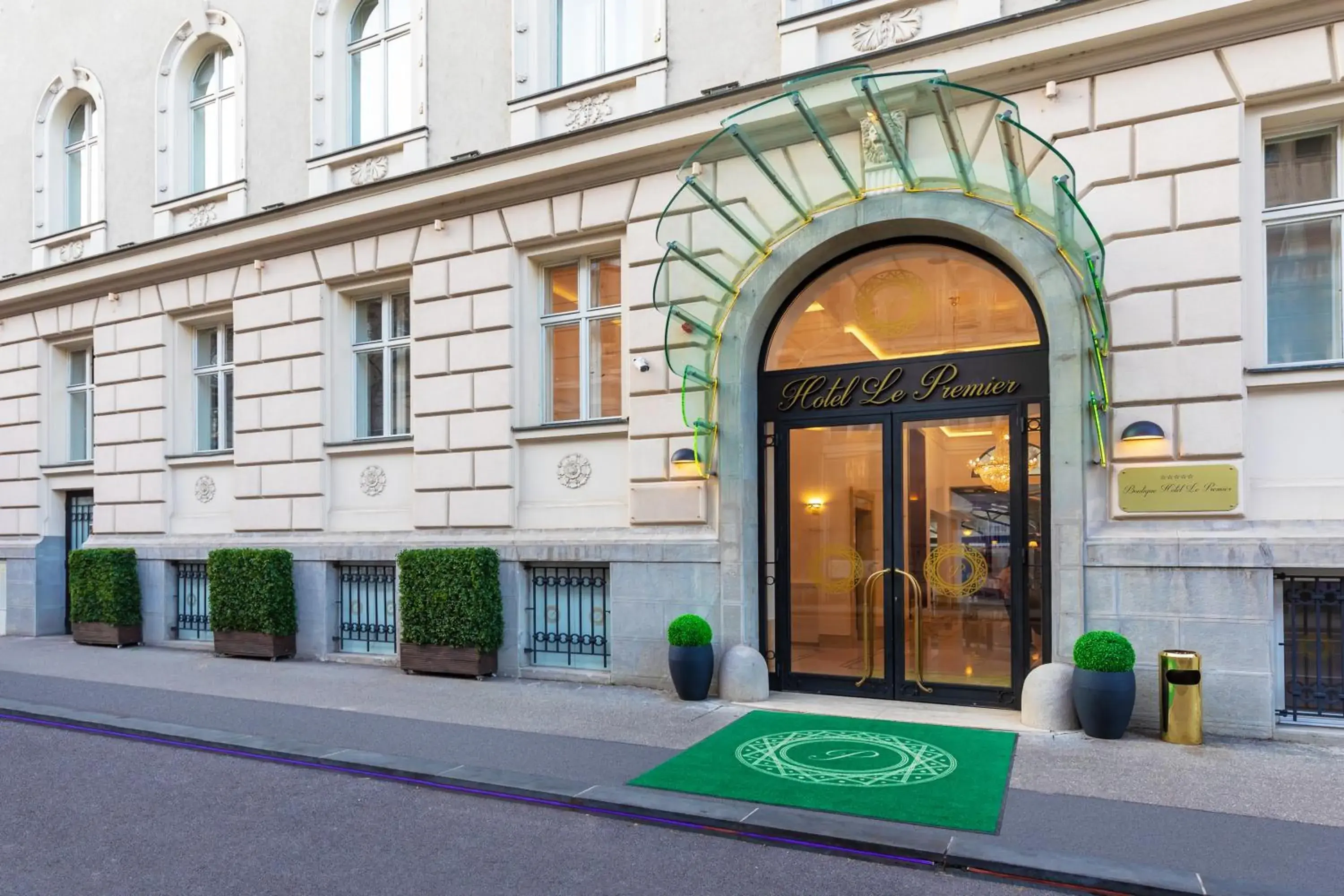Facade/entrance in Hotel Le Premier