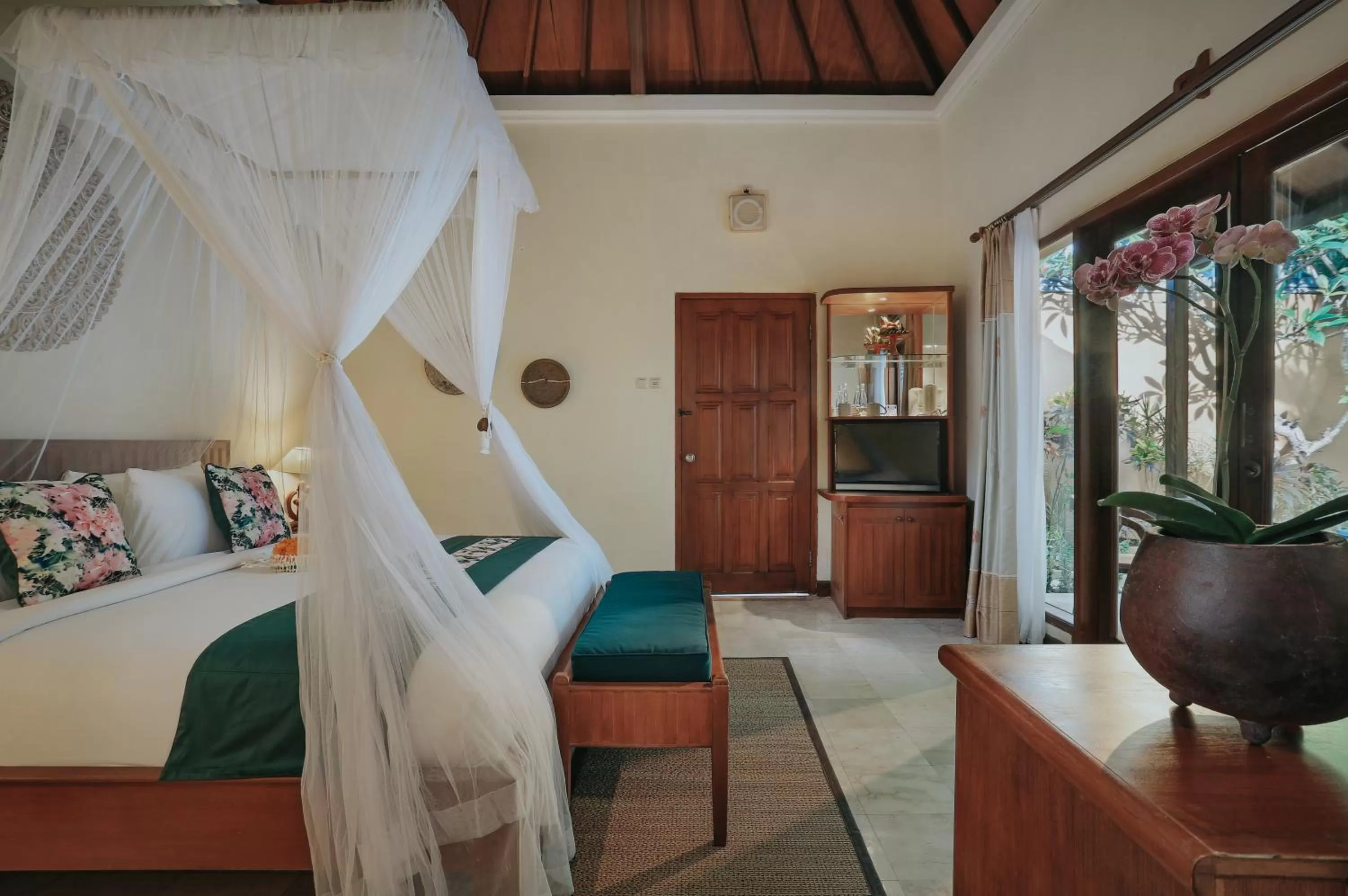 View (from property/room), Bed in Parigata Villas Resort