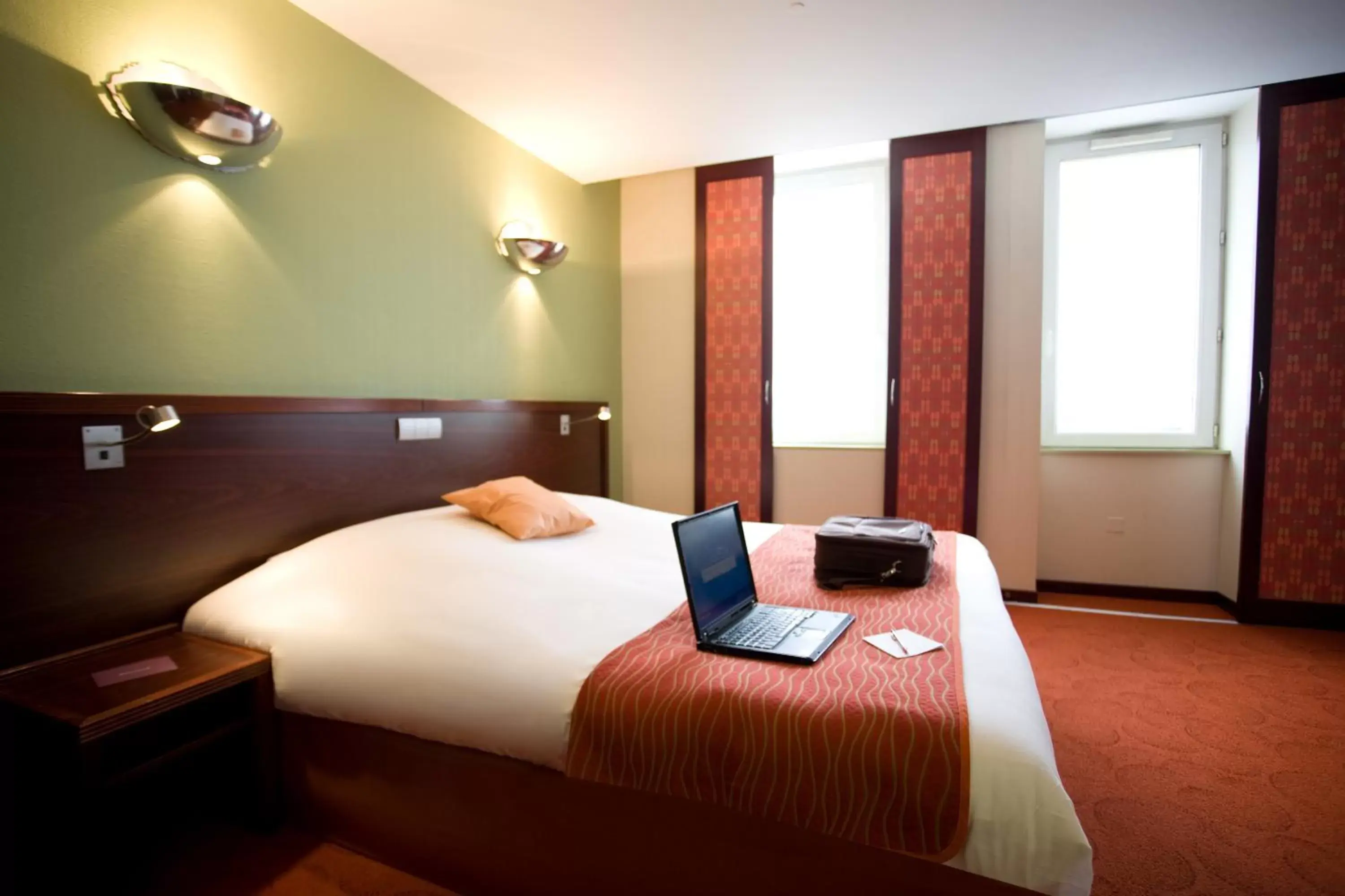 Photo of the whole room, Bed in Mercure Strasbourg Centre Gare