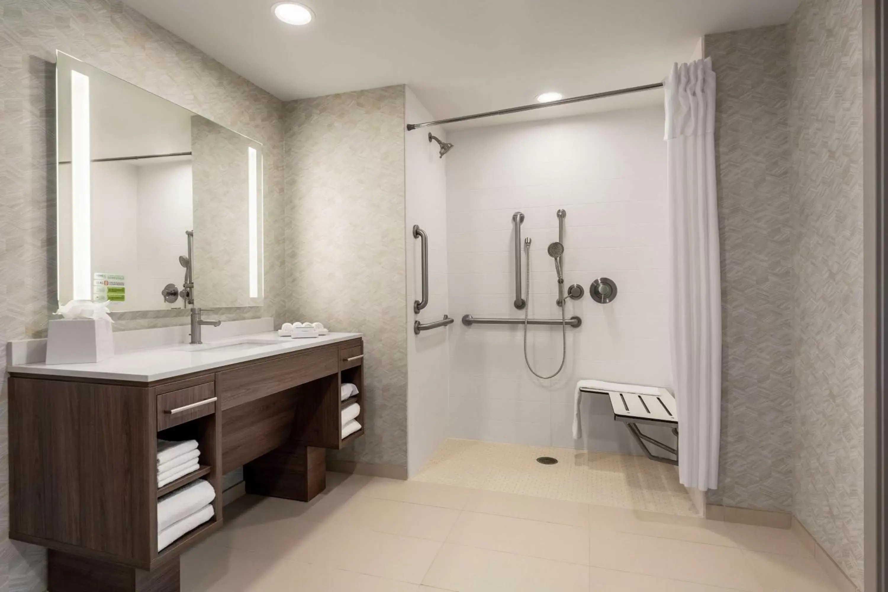 Bathroom in Home2 Suites By Hilton Glen Mills Chadds Ford