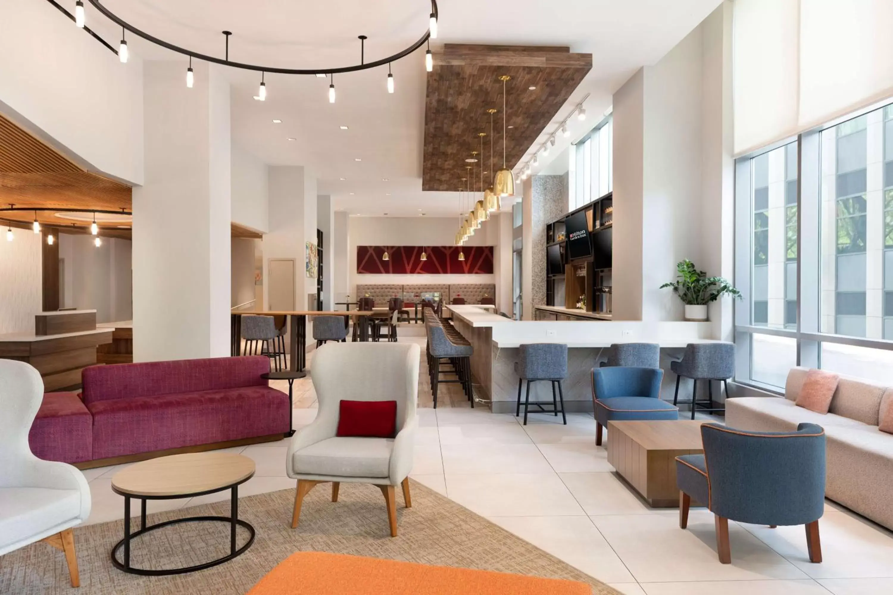 Lobby or reception, Lounge/Bar in Hilton Garden Inn Long Island City