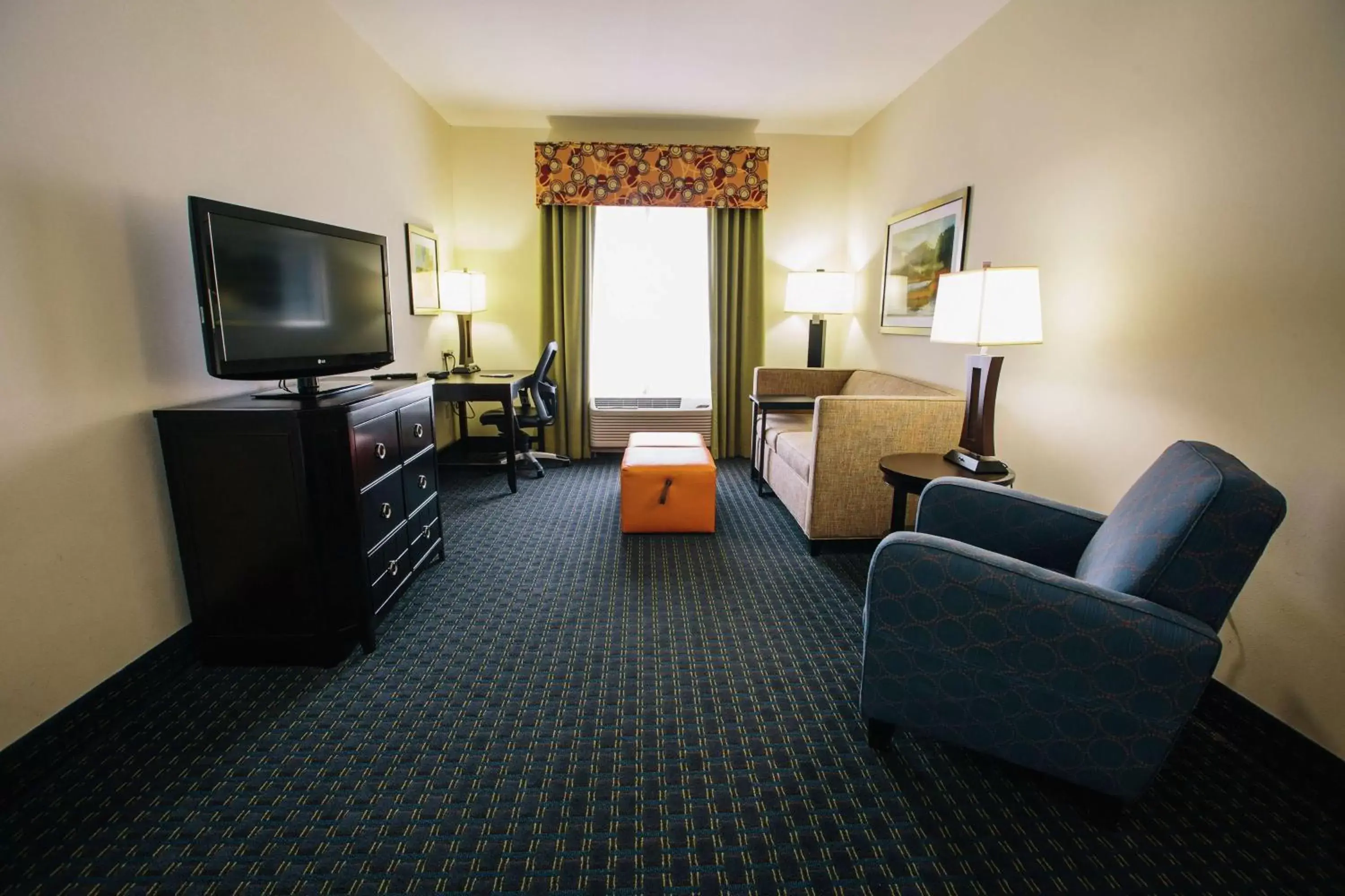 Bedroom, Seating Area in Hampton Inn & Suites Effingham