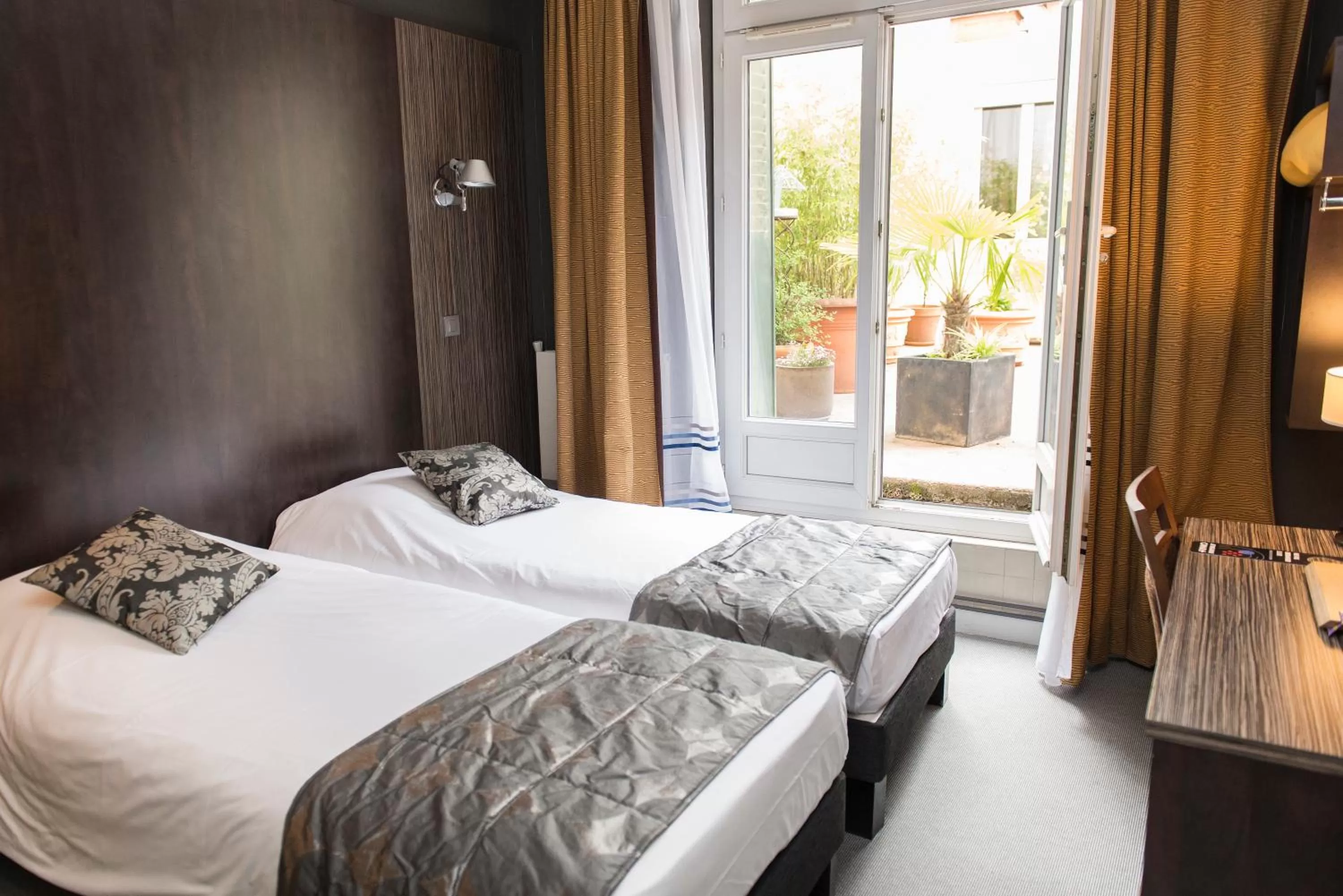 Bed in Hôtel Astoria