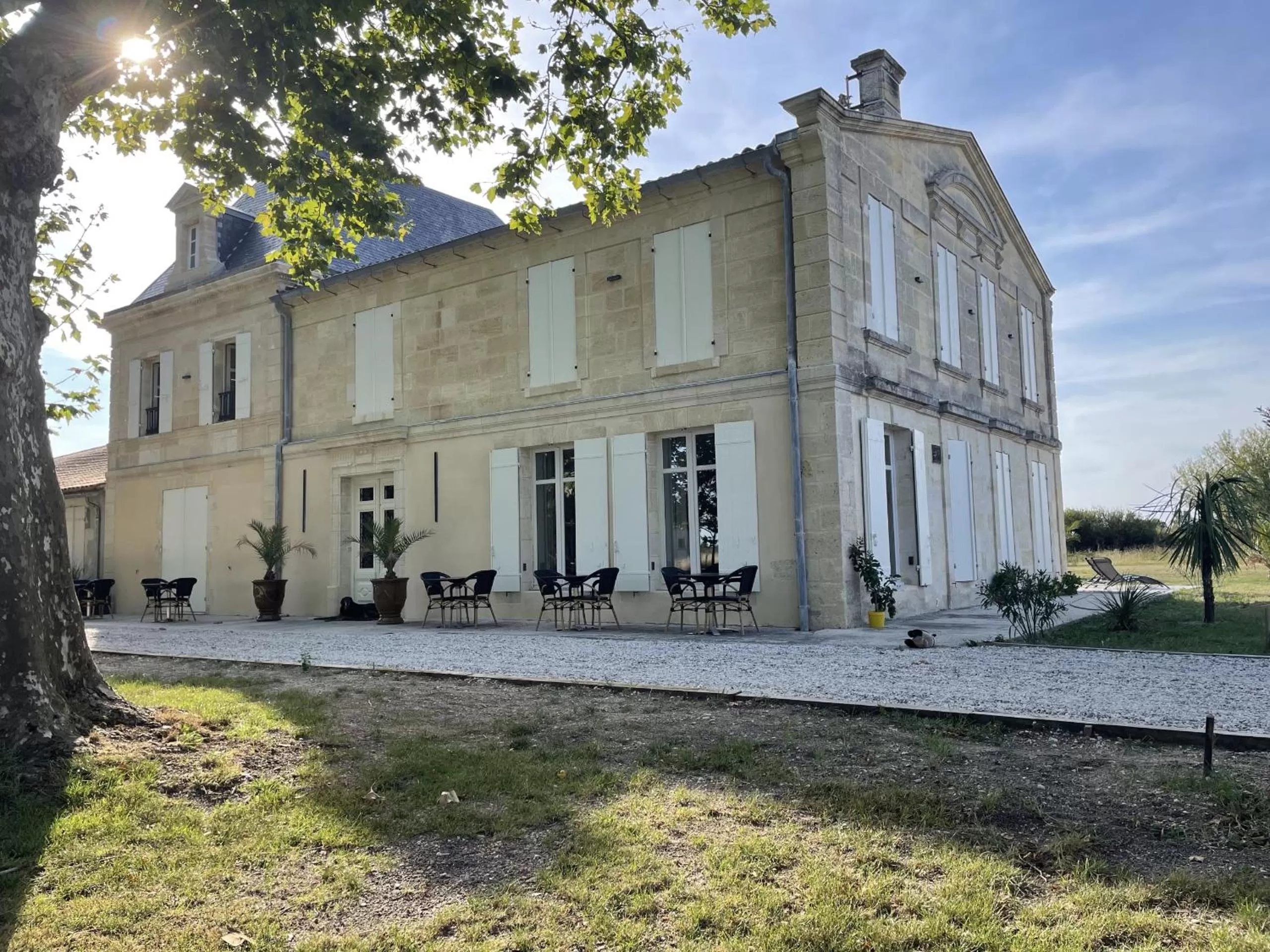 Property building in Château de Neyran chambre d'hôtes & Spa