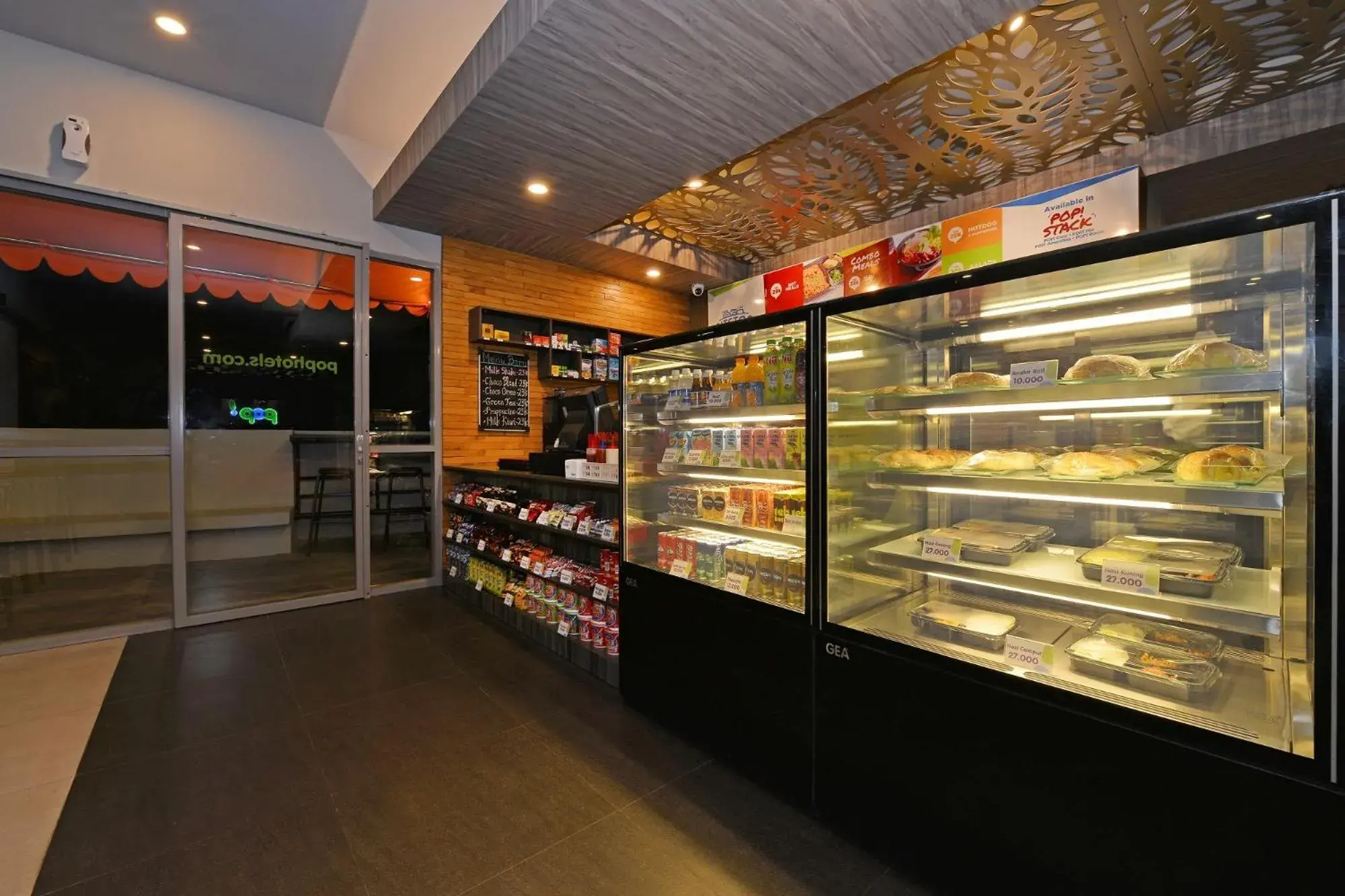 Food and drinks, Supermarket/Shops in POP! Hotel Banjarmasin