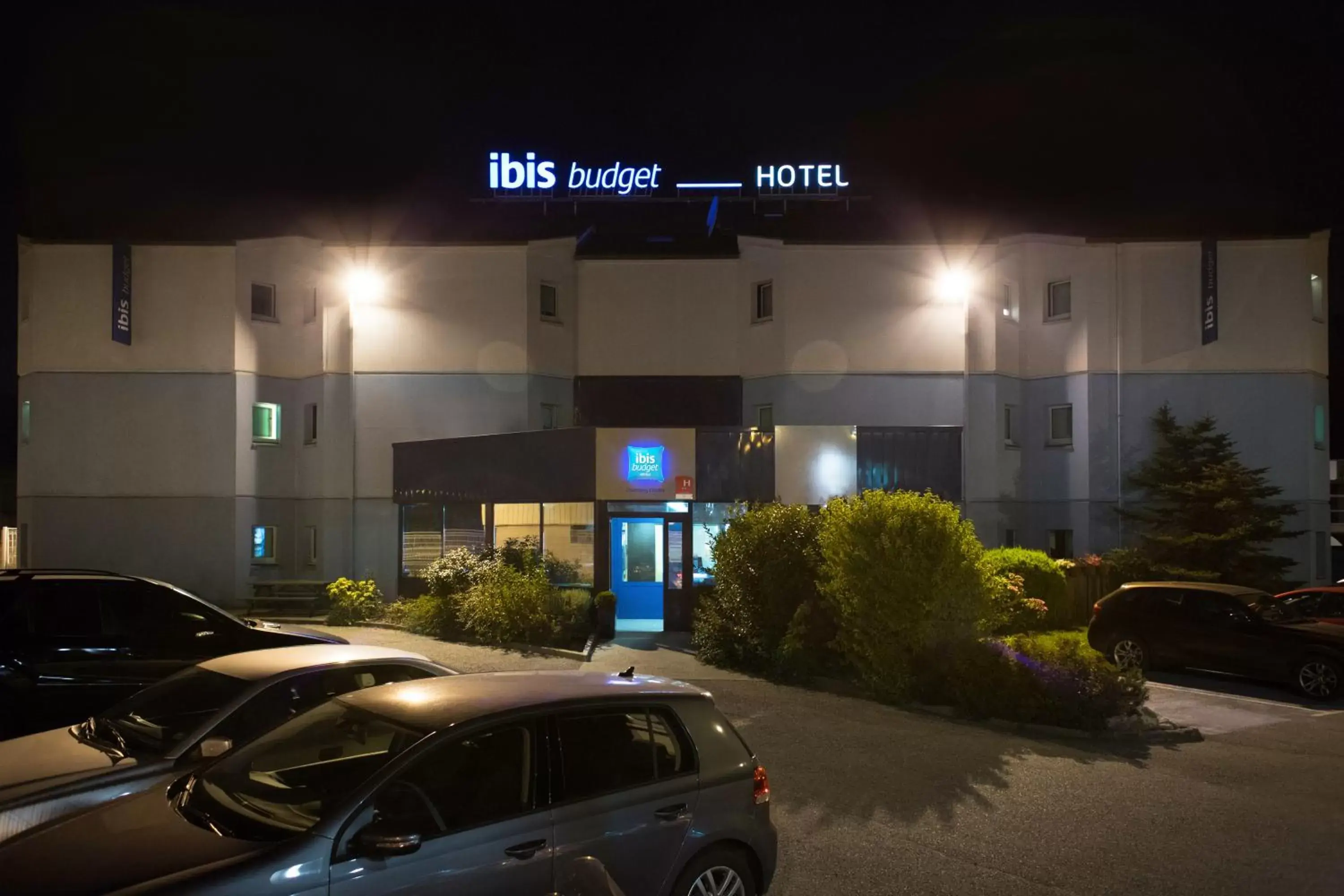 Facade/entrance in ibis budget Chambéry Sud Challes Les Eaux Facade/entrance in ibis budget Chambéry Sud Challes Les Eaux