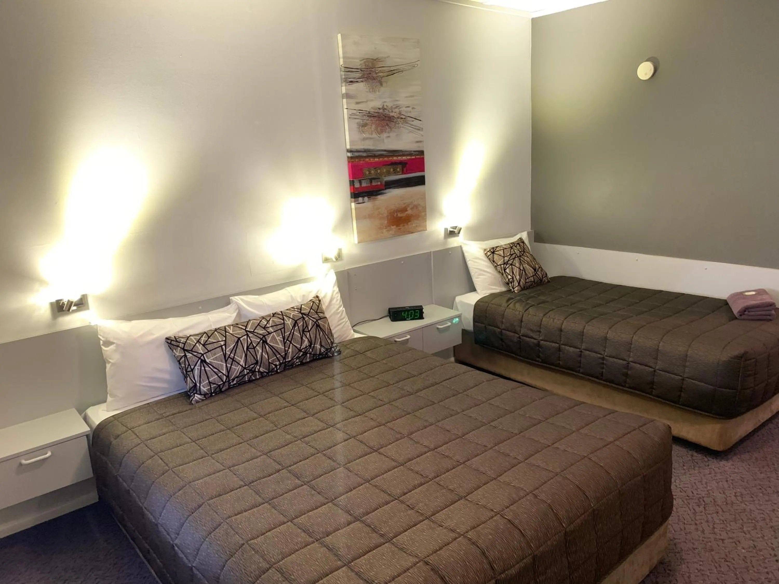 Bed in Orana Windmill Motel