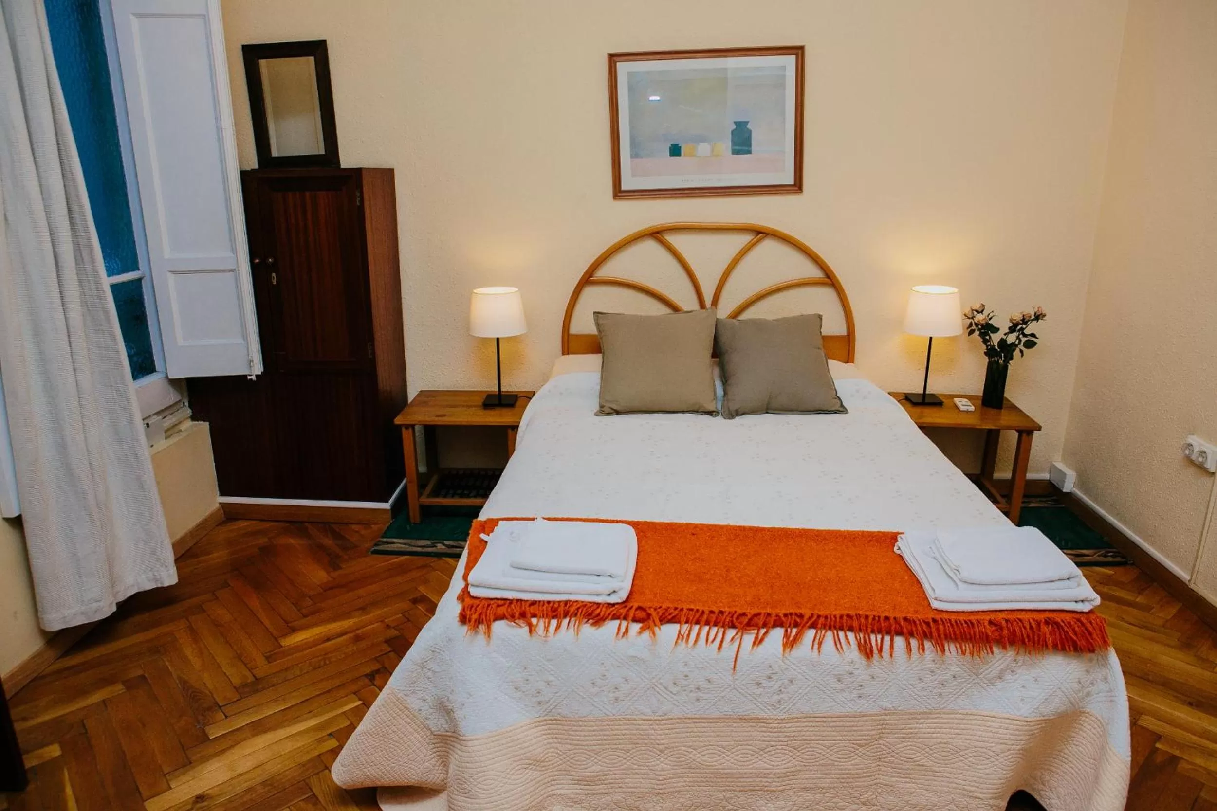 Photo of the whole room, Bed in Ally's Bed&Breakfast,