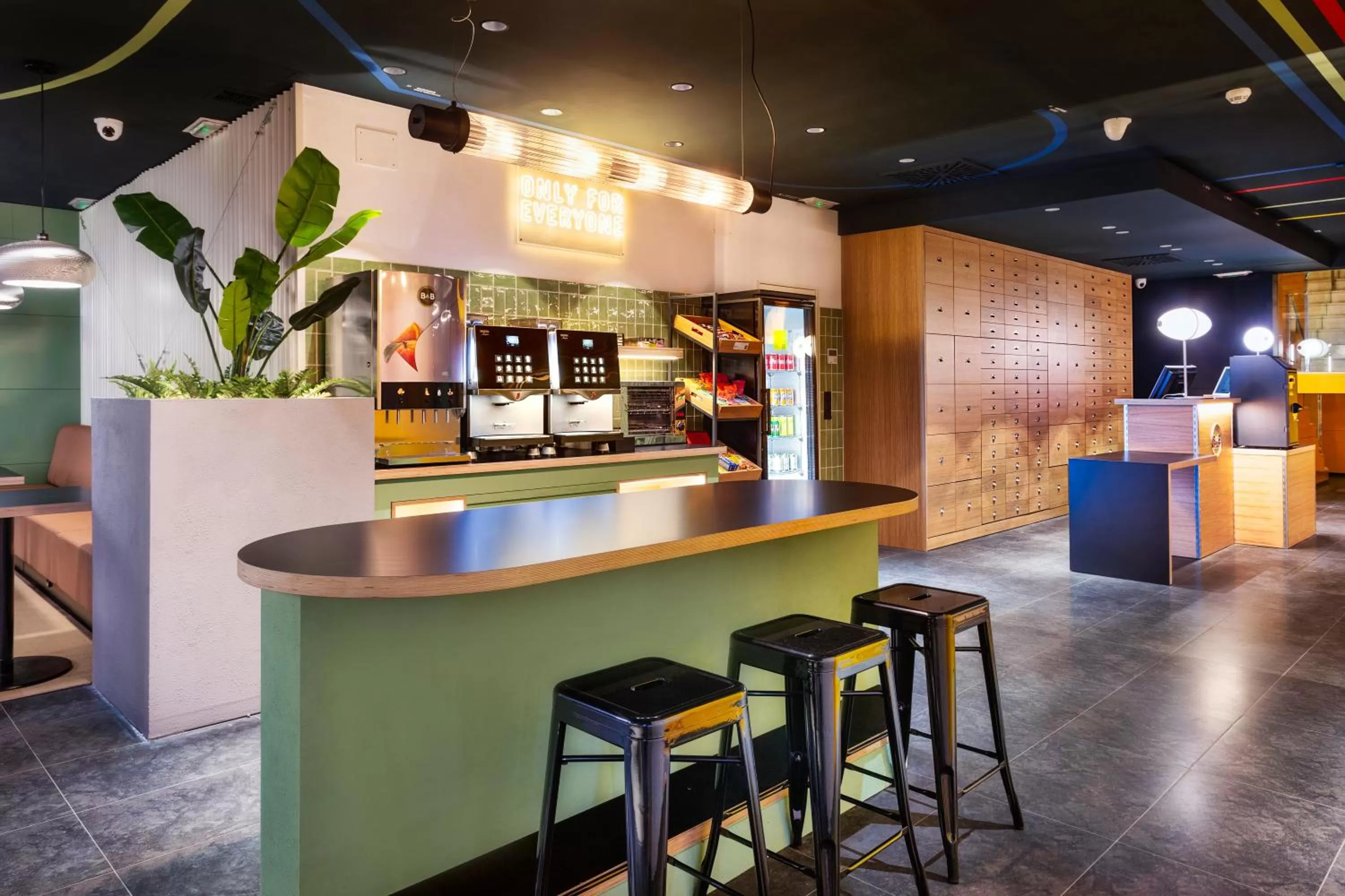 Lobby or reception in B&B HOTEL Castellón