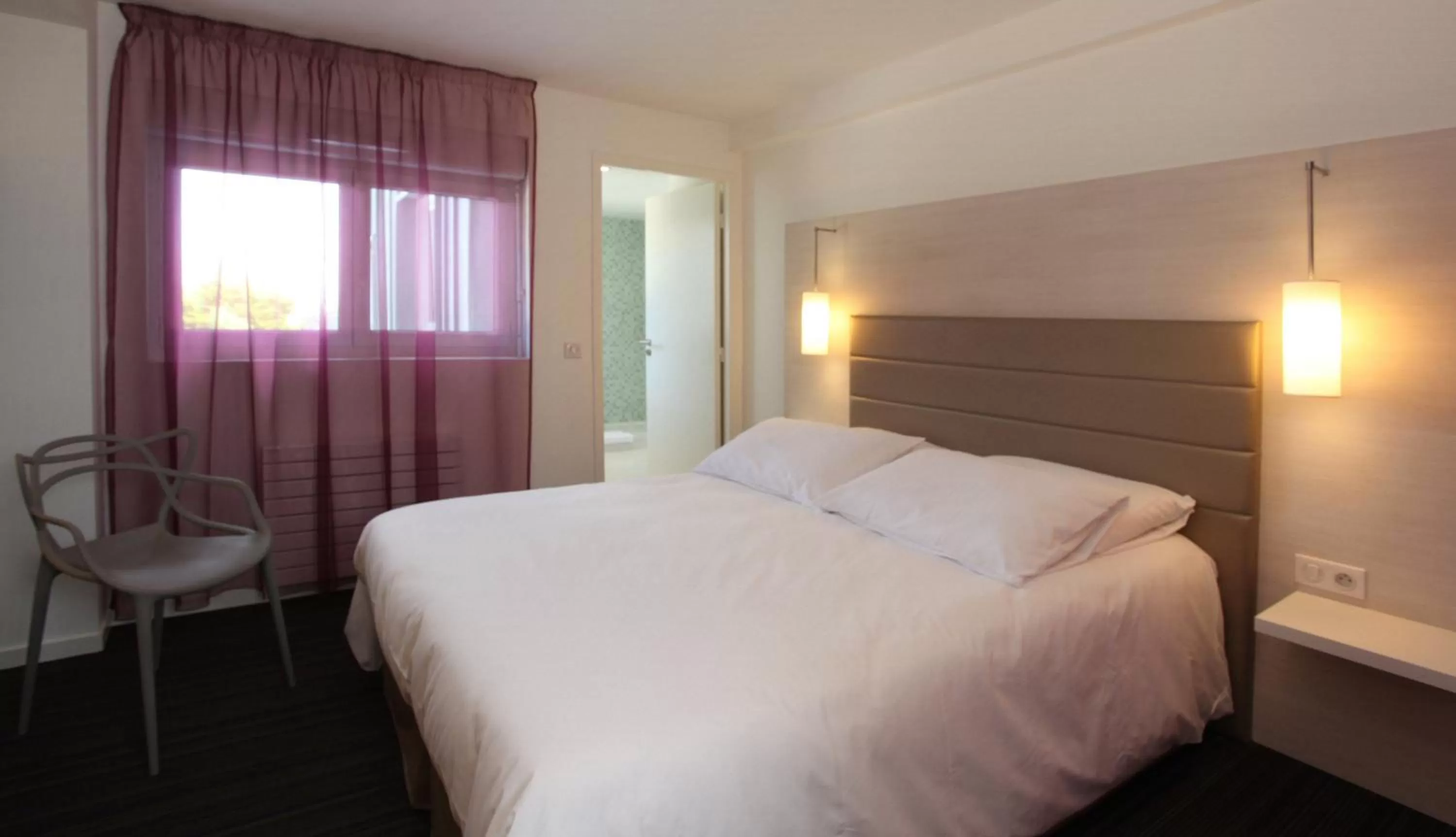 Bedroom, Bed in ibis Styles Quiberon Centre