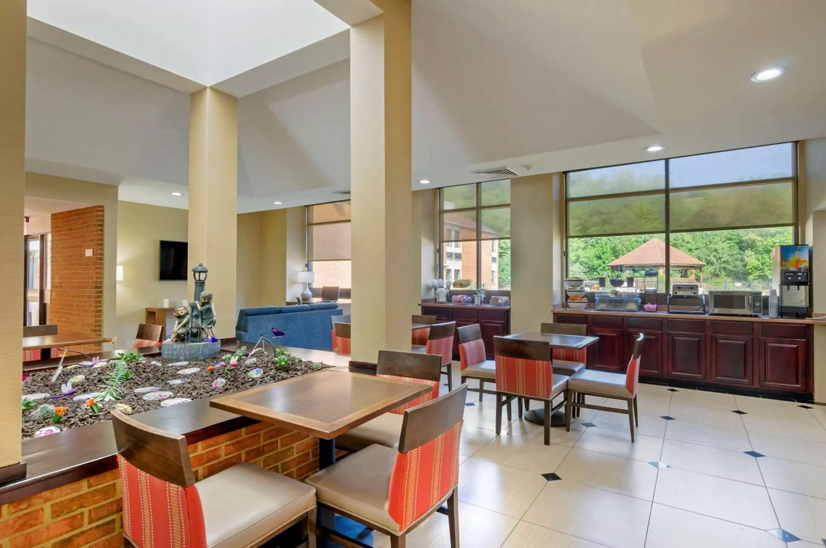 Restaurant/places to eat in Comfort Inn Restaurant/places to eat in Comfort Inn