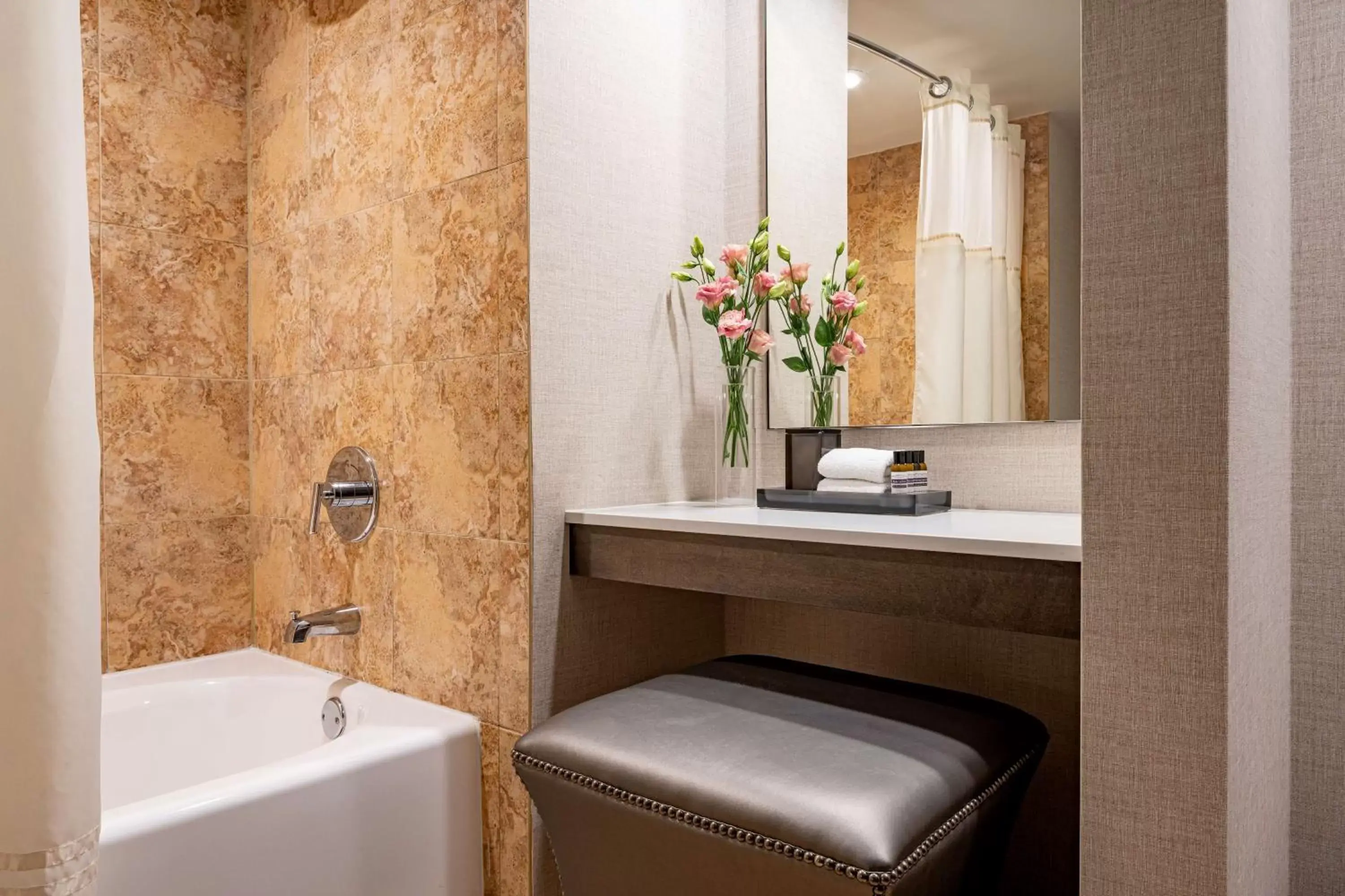 Bathroom in Hyatt Regency Orlando International Airport Hotel