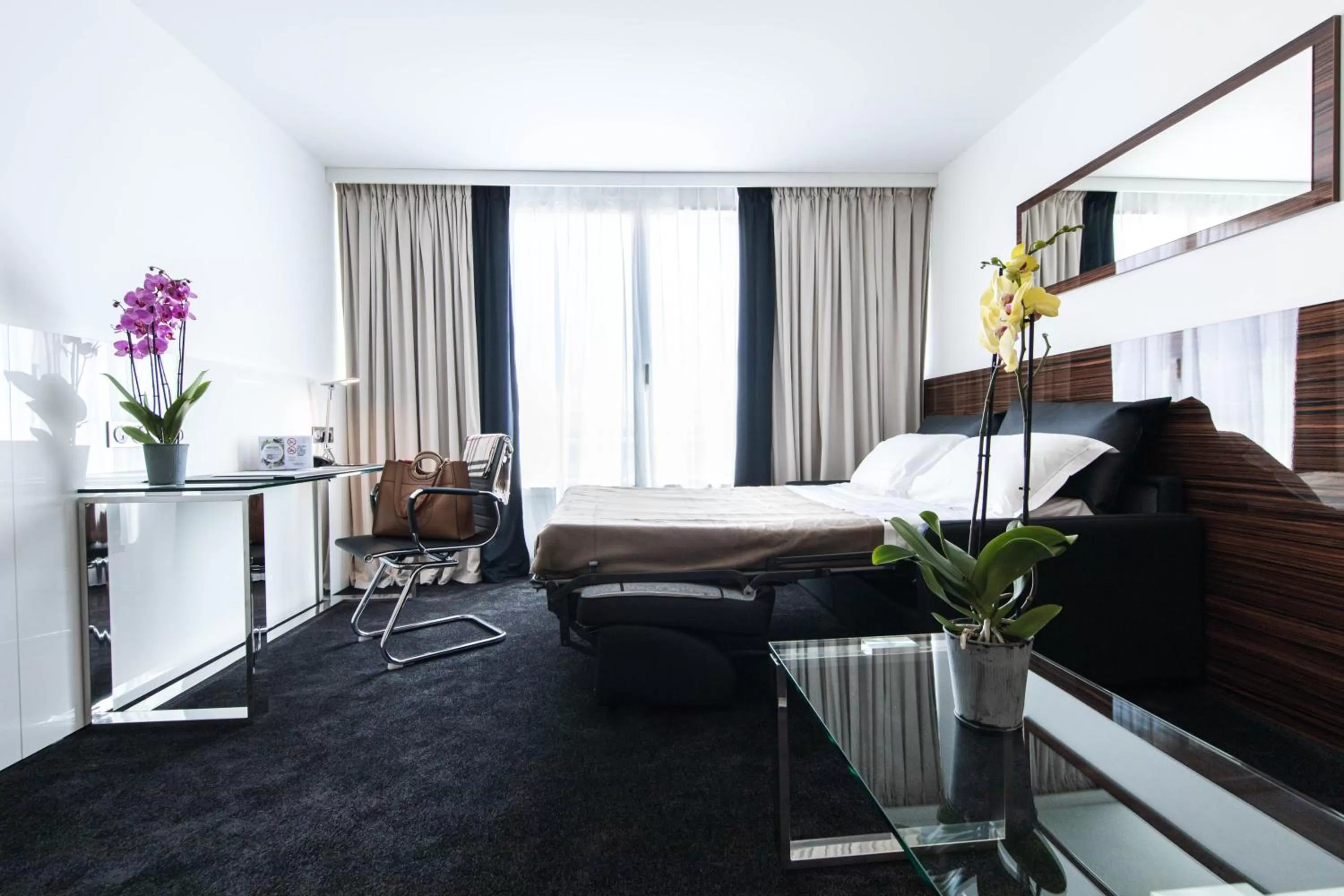 Photo of the whole room, Bed in Westotel Tours Val de Loire