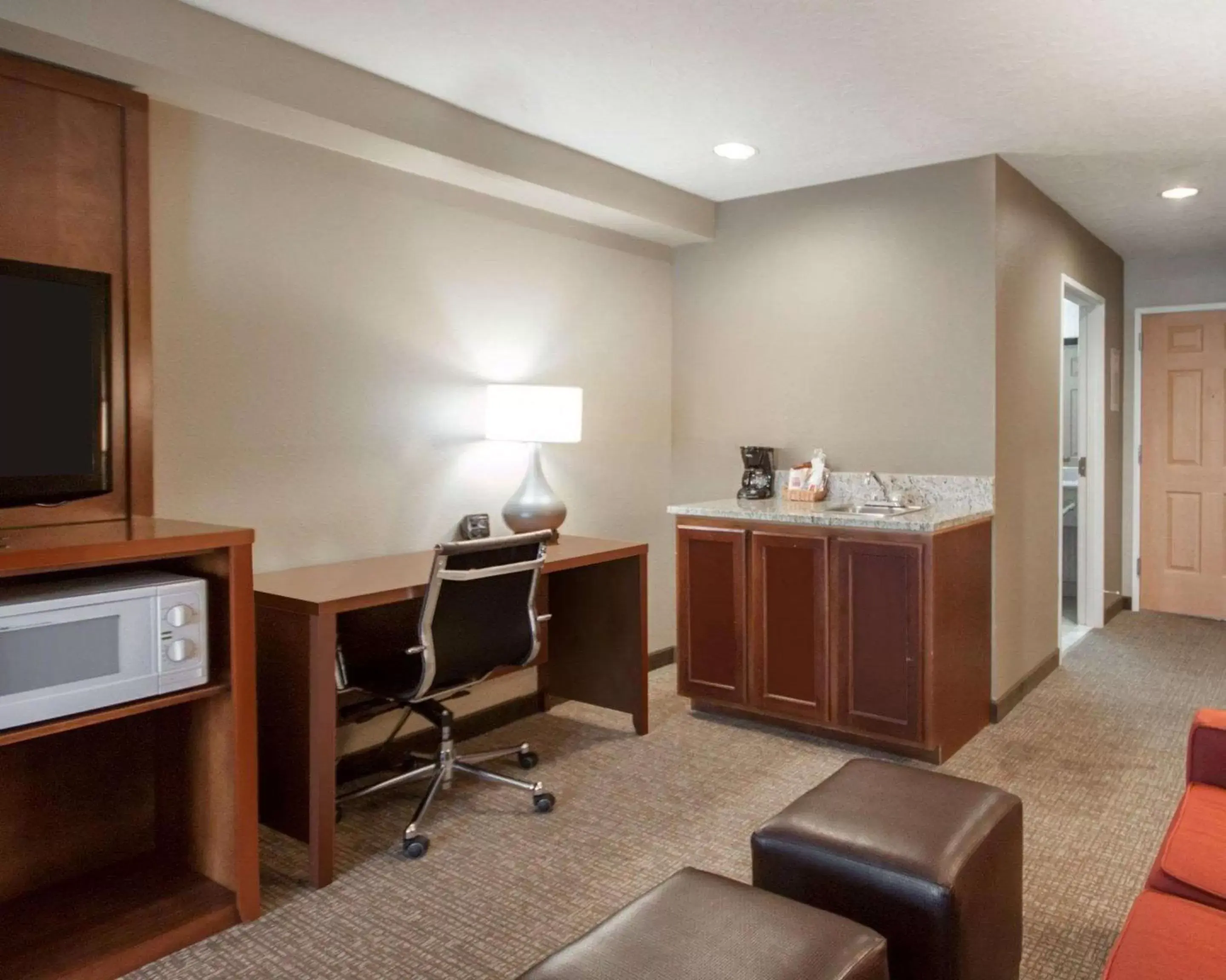 Photo of the whole room in Comfort Suites Boise Airport