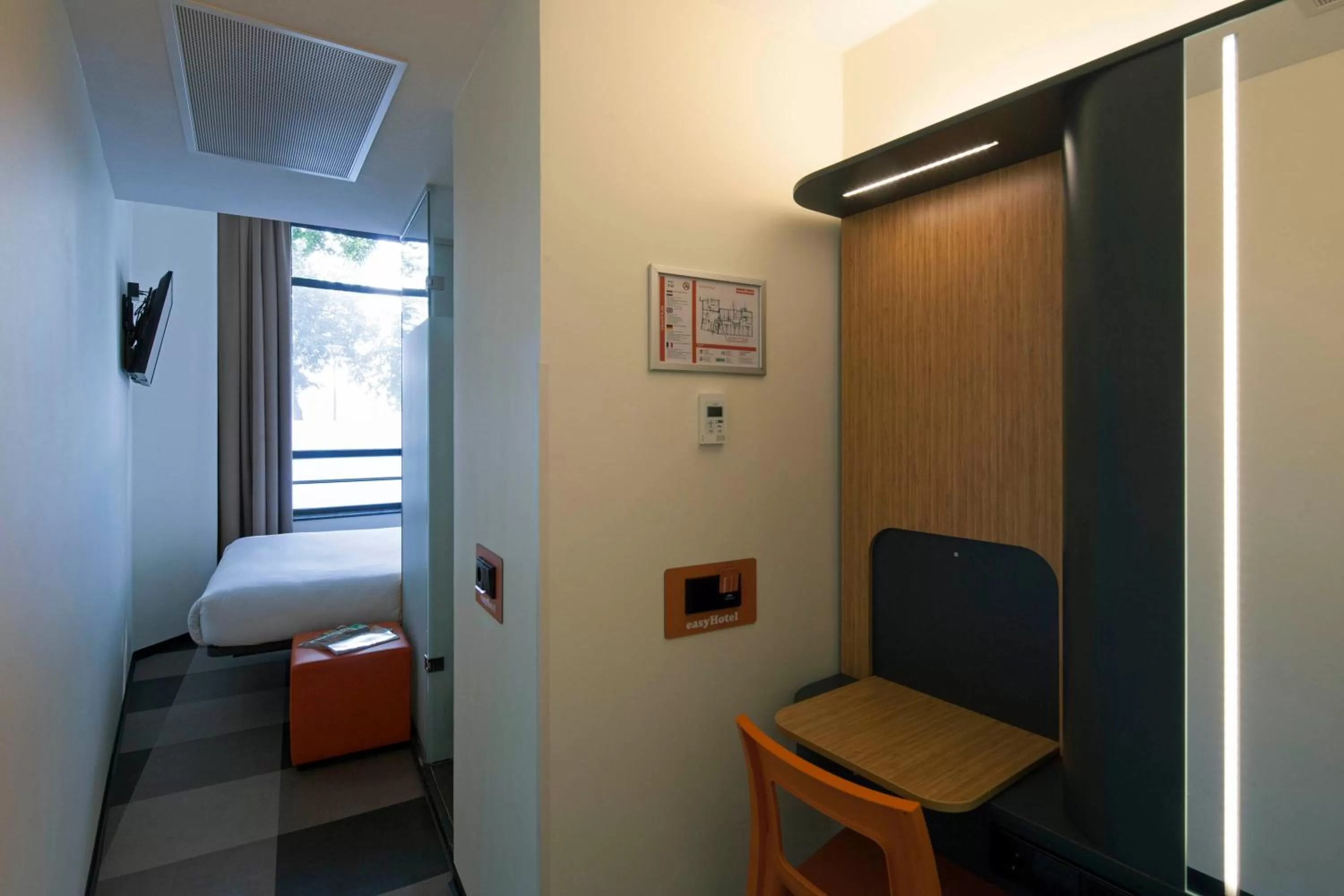 Photo of the whole room, Bed in easyHotel Maastricht City Centre