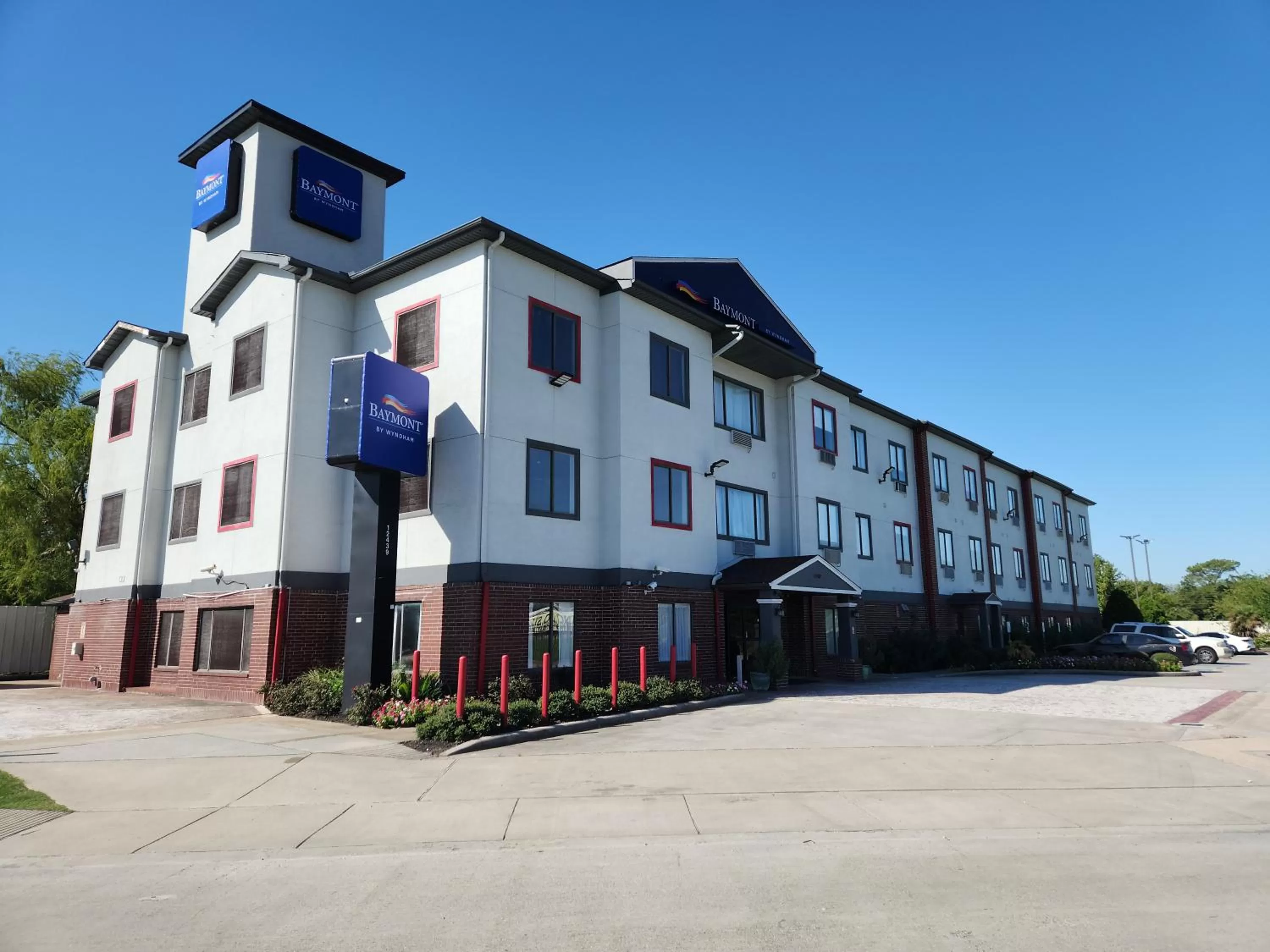 Property building in Baymont by Wyndham Houston Brookhollow