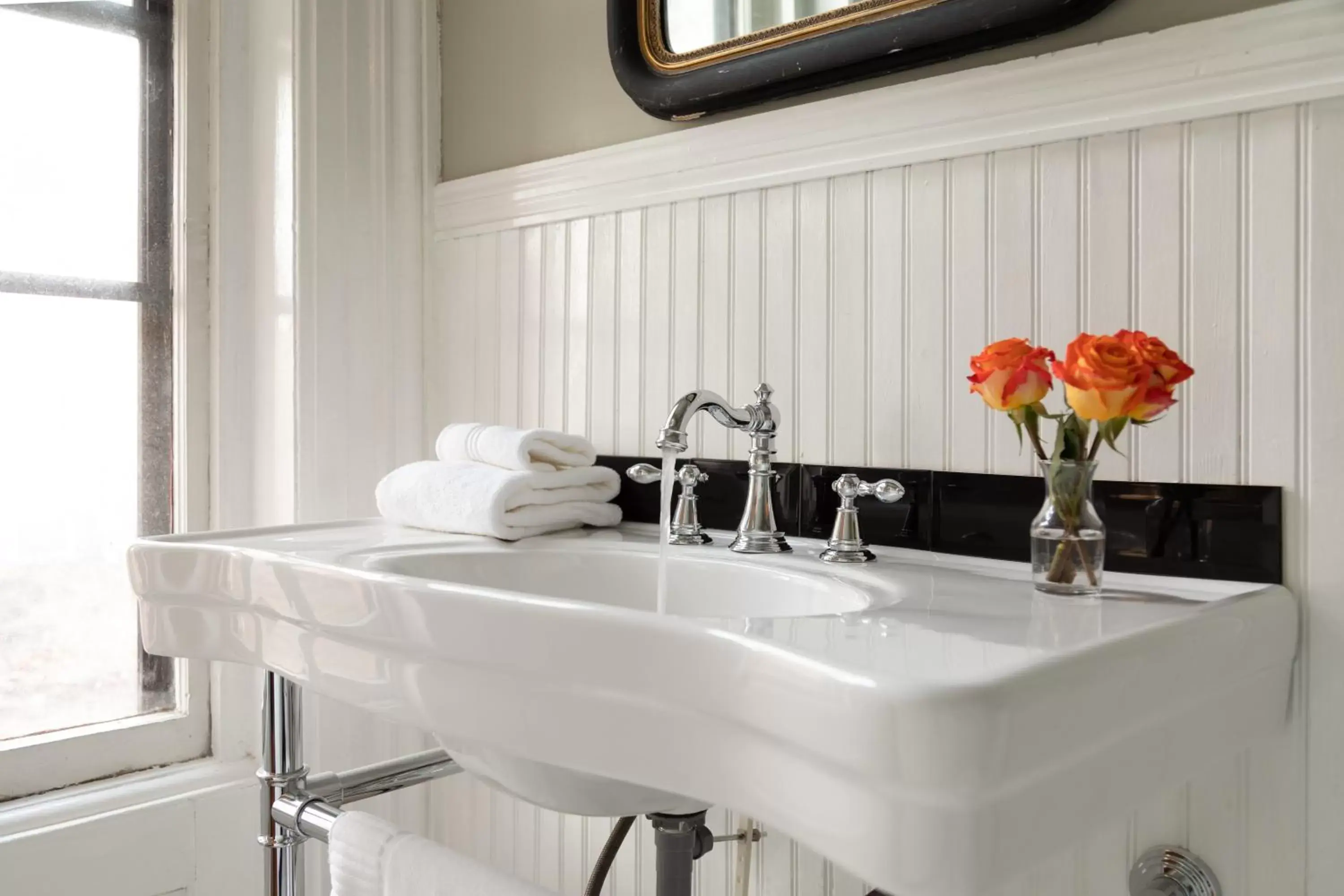 towels, Bathroom in Rosemont Inn