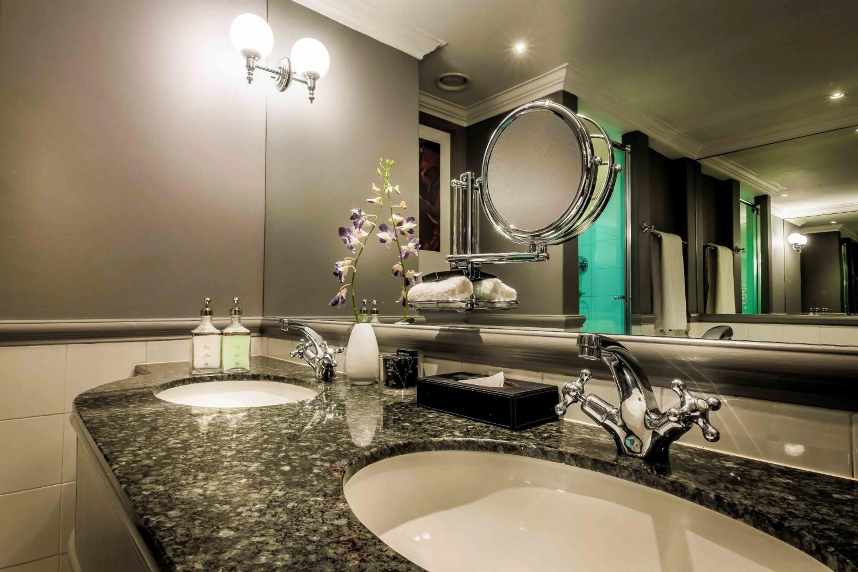 Shower in 54 on Bath, Johannesburg Rosebank