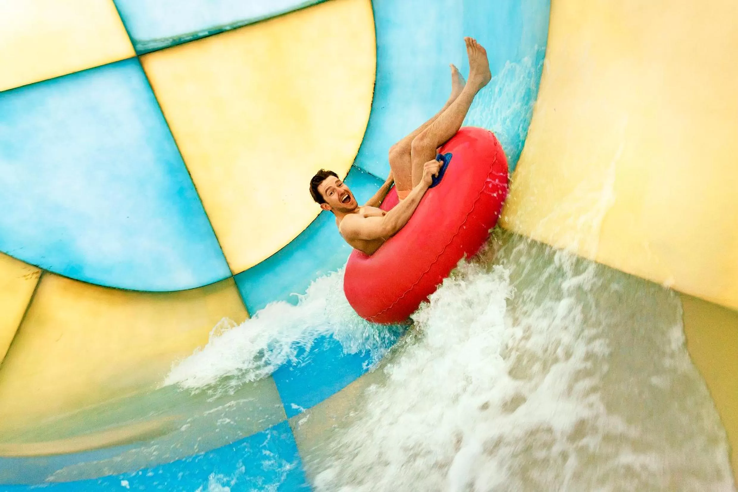 Swimming pool in Hotel Eemhof by Center Parcs
