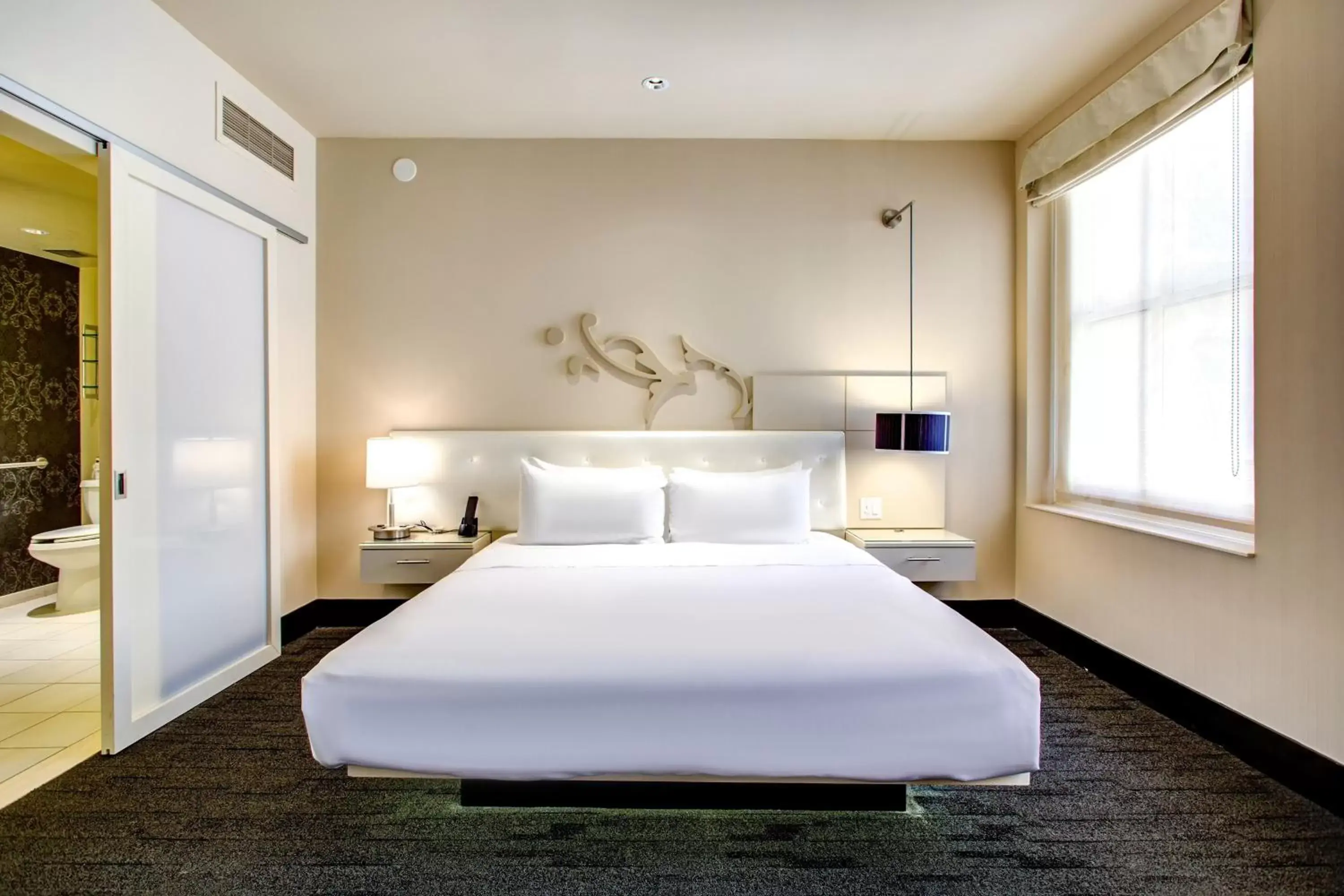 Photo of the whole room, Bed in W Chicago - City Center