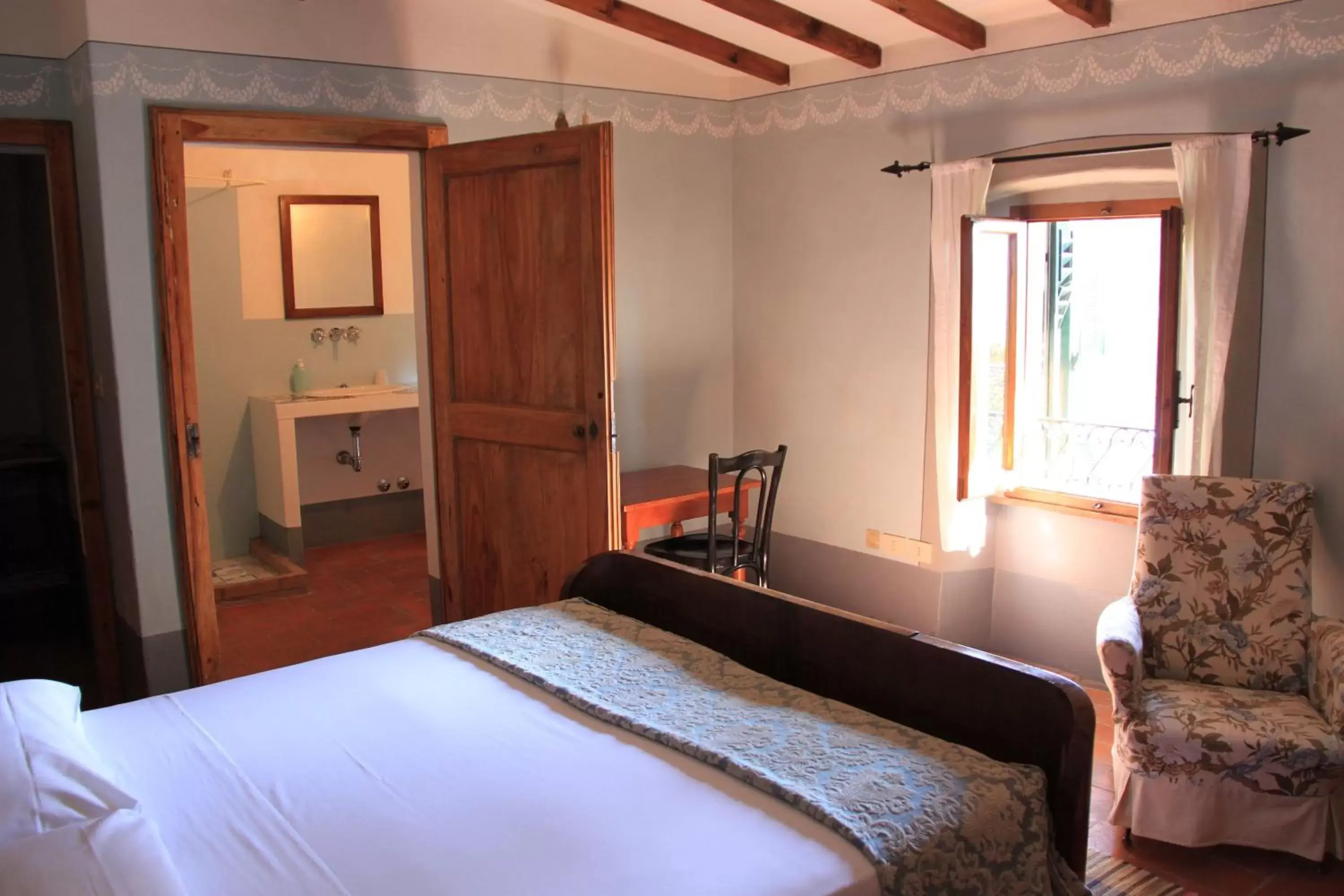 Photo of the whole room, Bed in antica casa "le rondini"