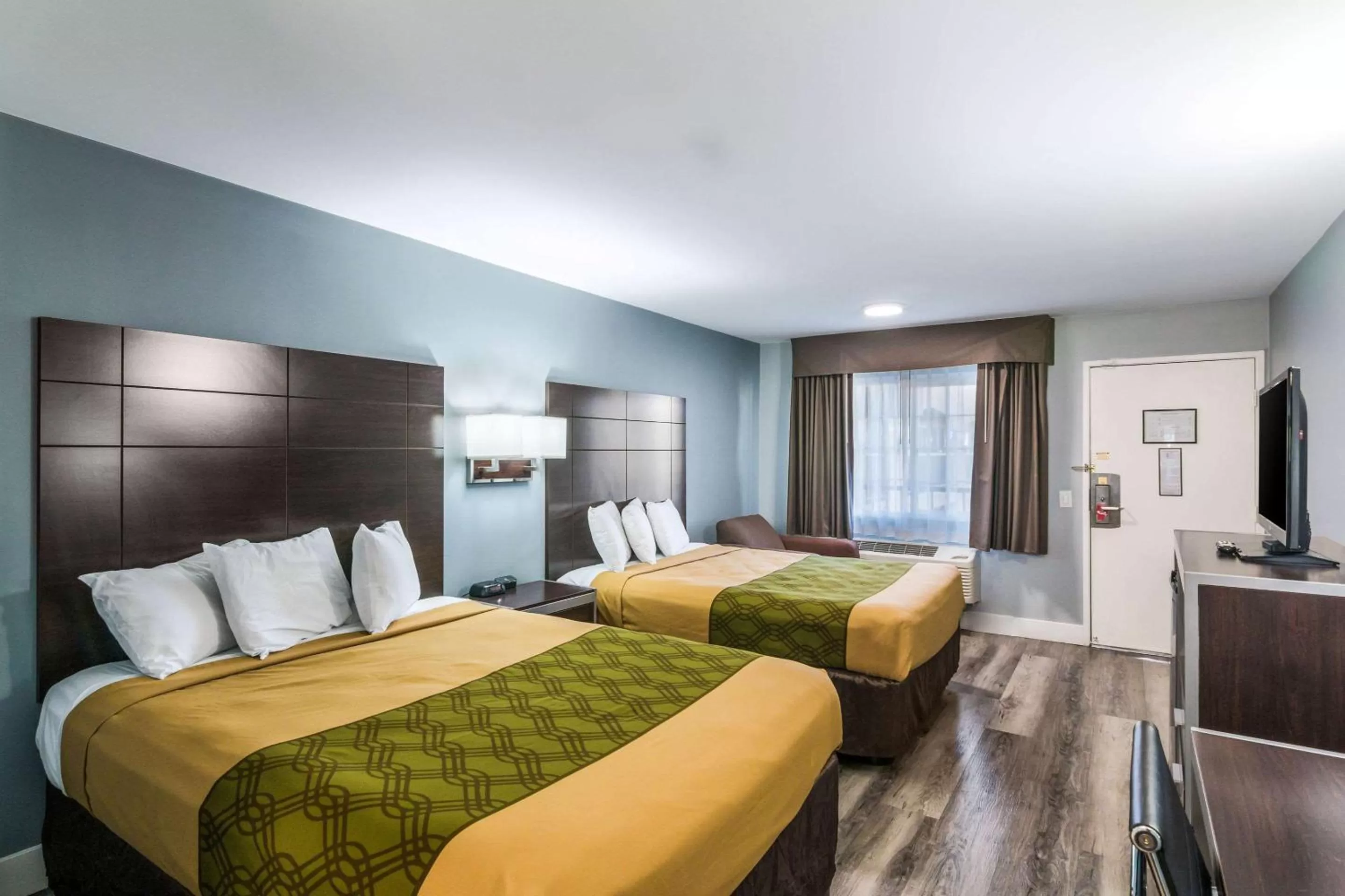 Standard Room With Two Queen Beds - Non-Smoking in Econo Lodge Hesperia - Victorville I-15