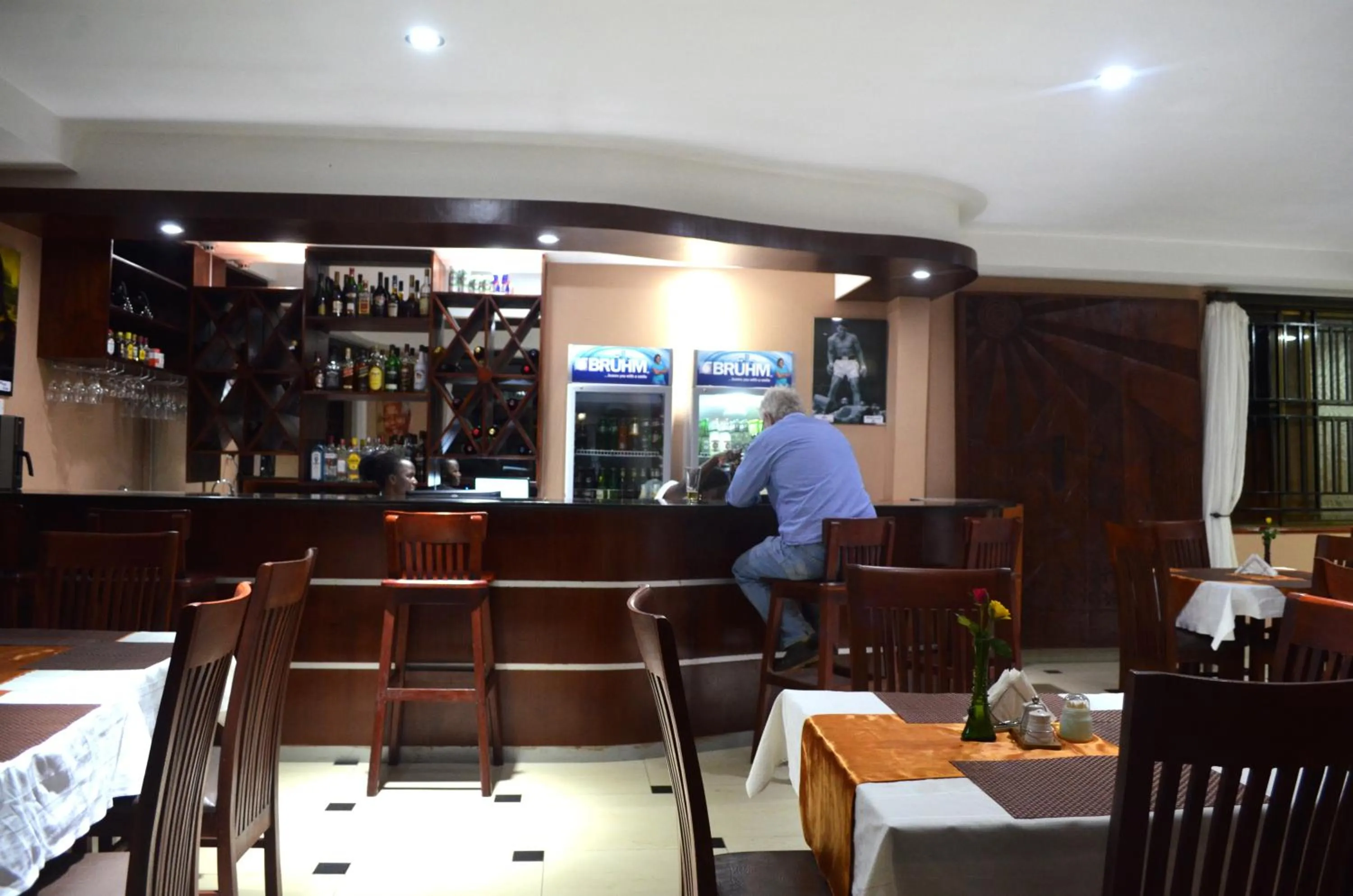 Restaurant/places to eat in Marie's Royale Hotel