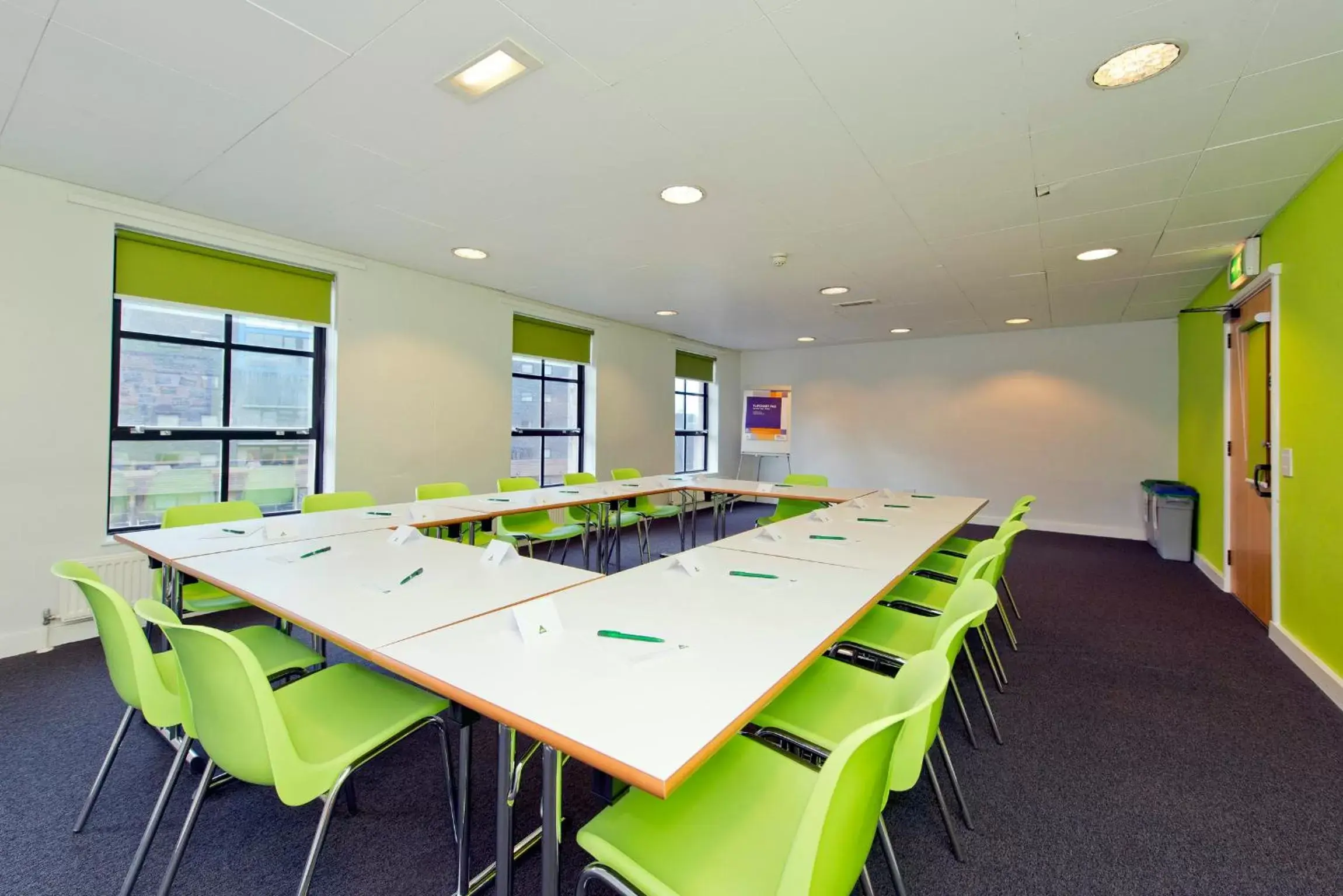 Meeting/conference room in YHA Manchester Hostel