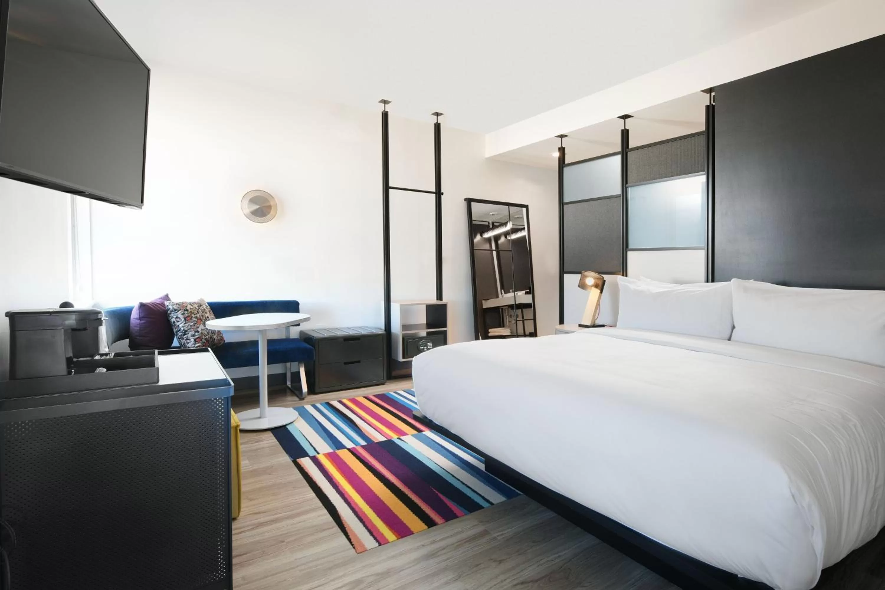 King Room with Adapted Tub - Mobility and Hearing Accessible in Aloft Dallas Euless