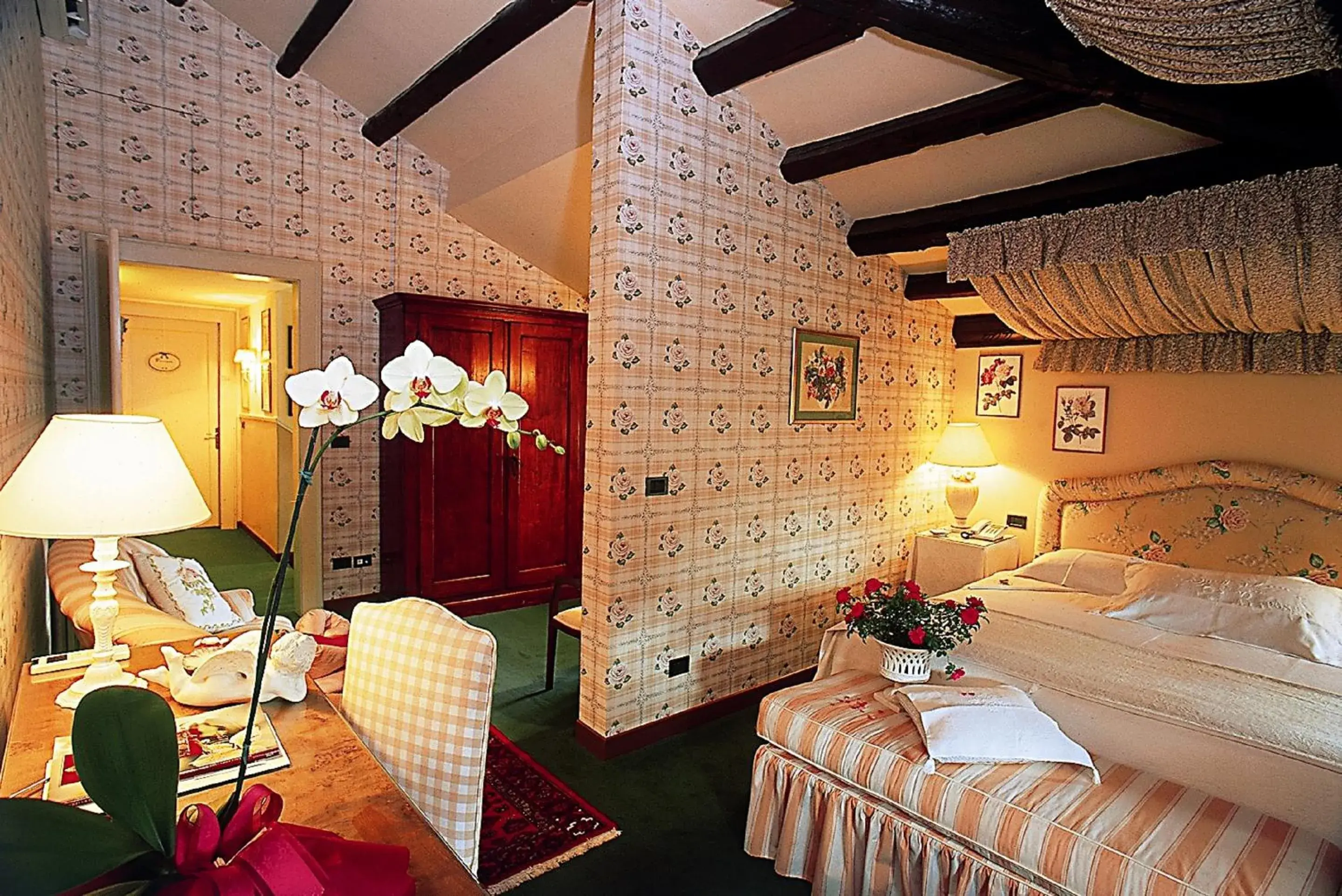 Junior Suite - Attic in Villa Abbazia Relais & Chateaux